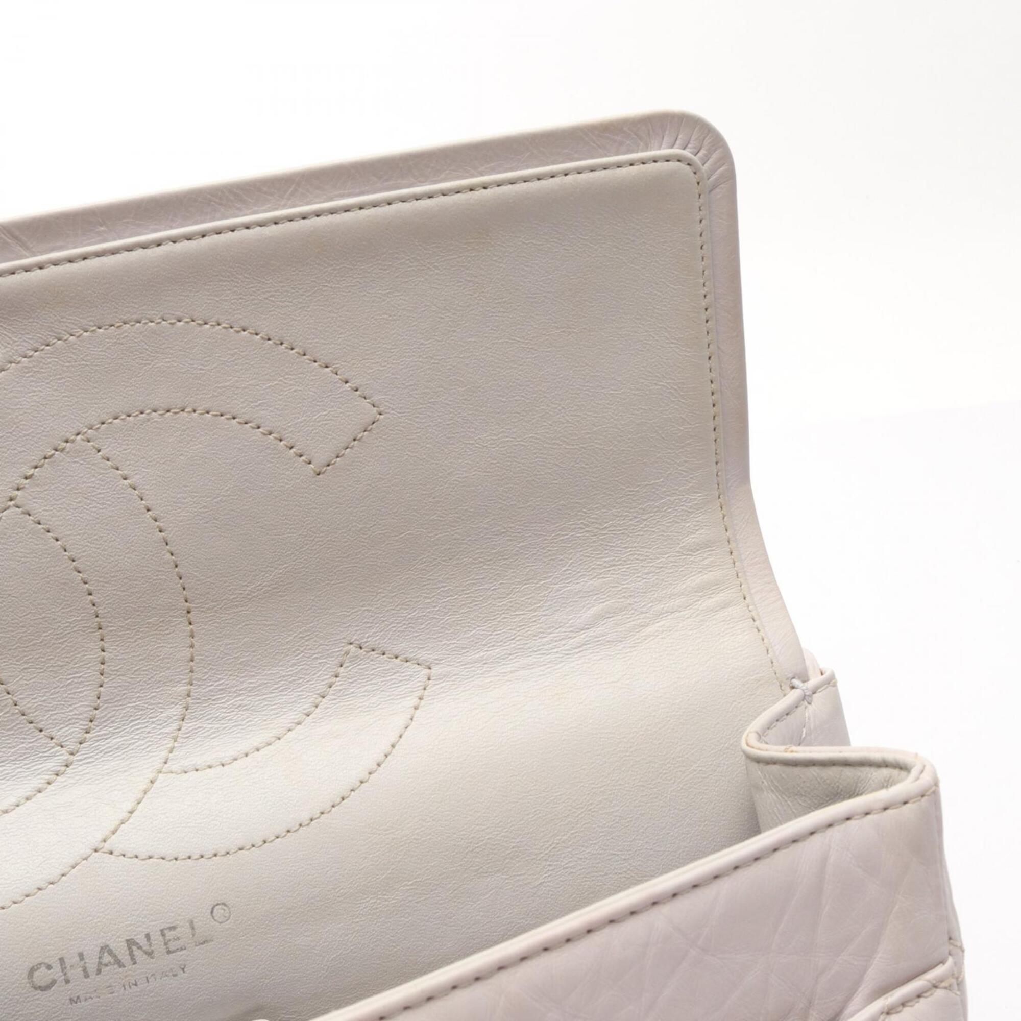 Chanel White Leather Handbag Shoulder Bag (Pre-Owned)