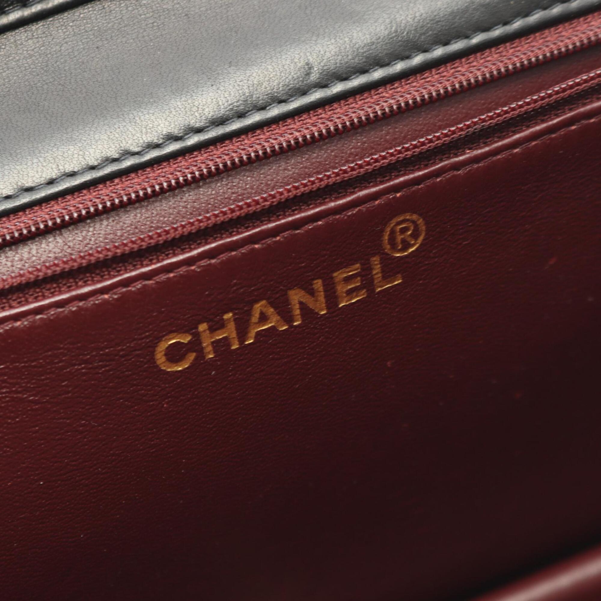 Chanel Matelasse Black Leather Handbag Shoulder Bag (Pre-Owned)