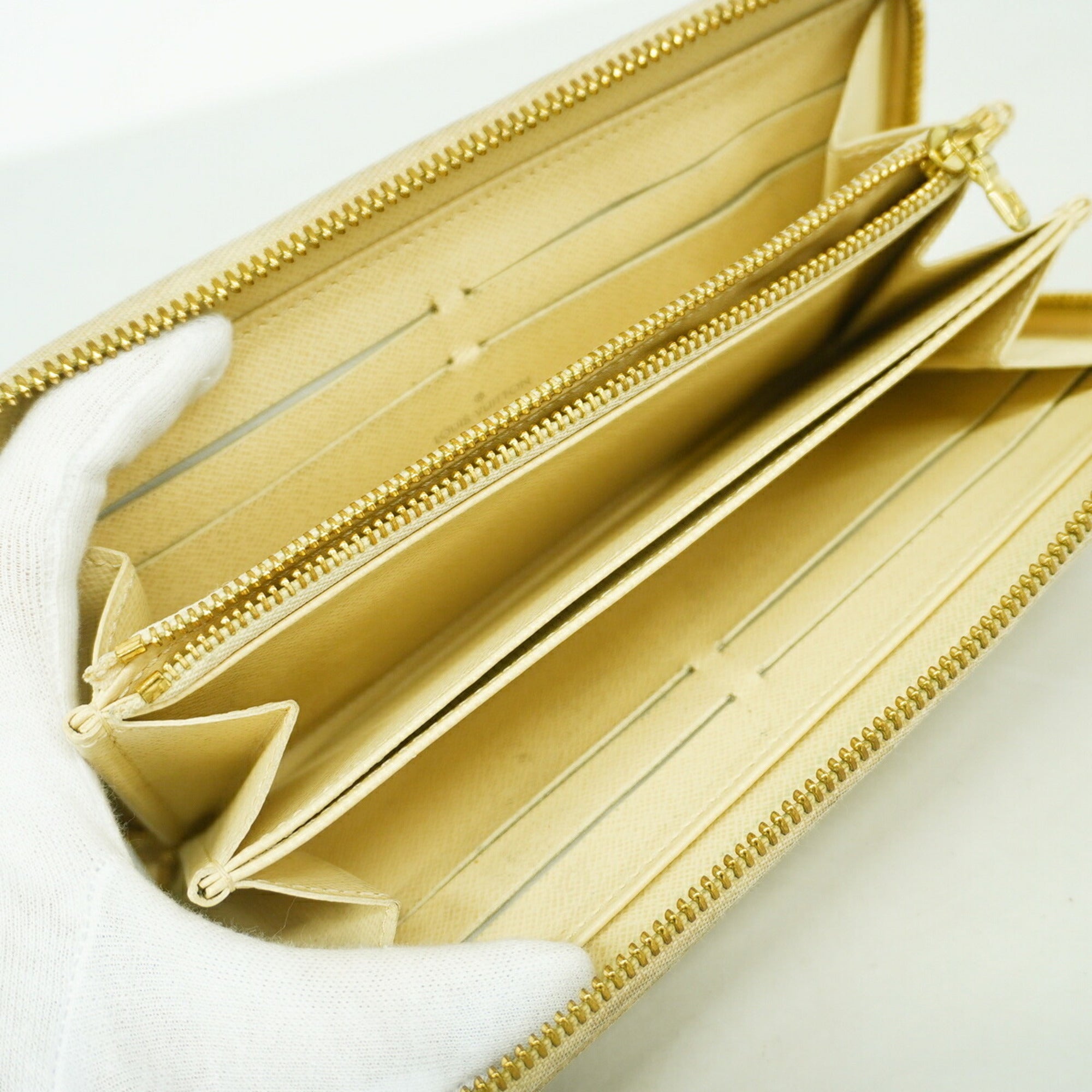 Louis Vuitton White Long Wallet (Bi-Fold) (Pre-Owned)