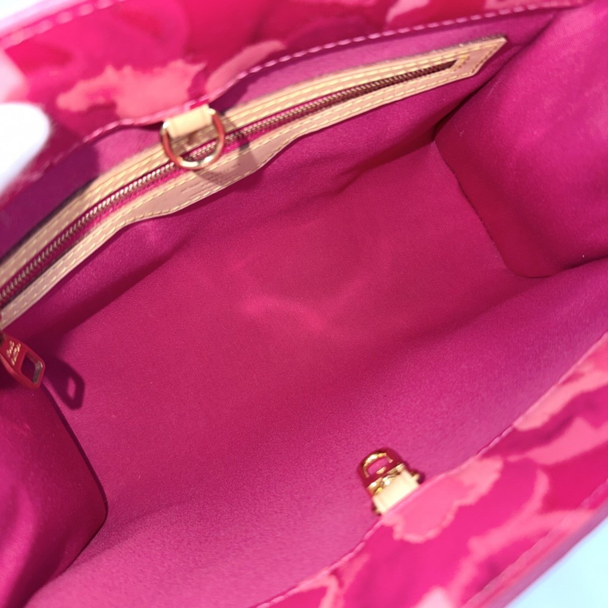 Louis Vuitton Pink Monogram Vernis Handbag (Pre-Owned)