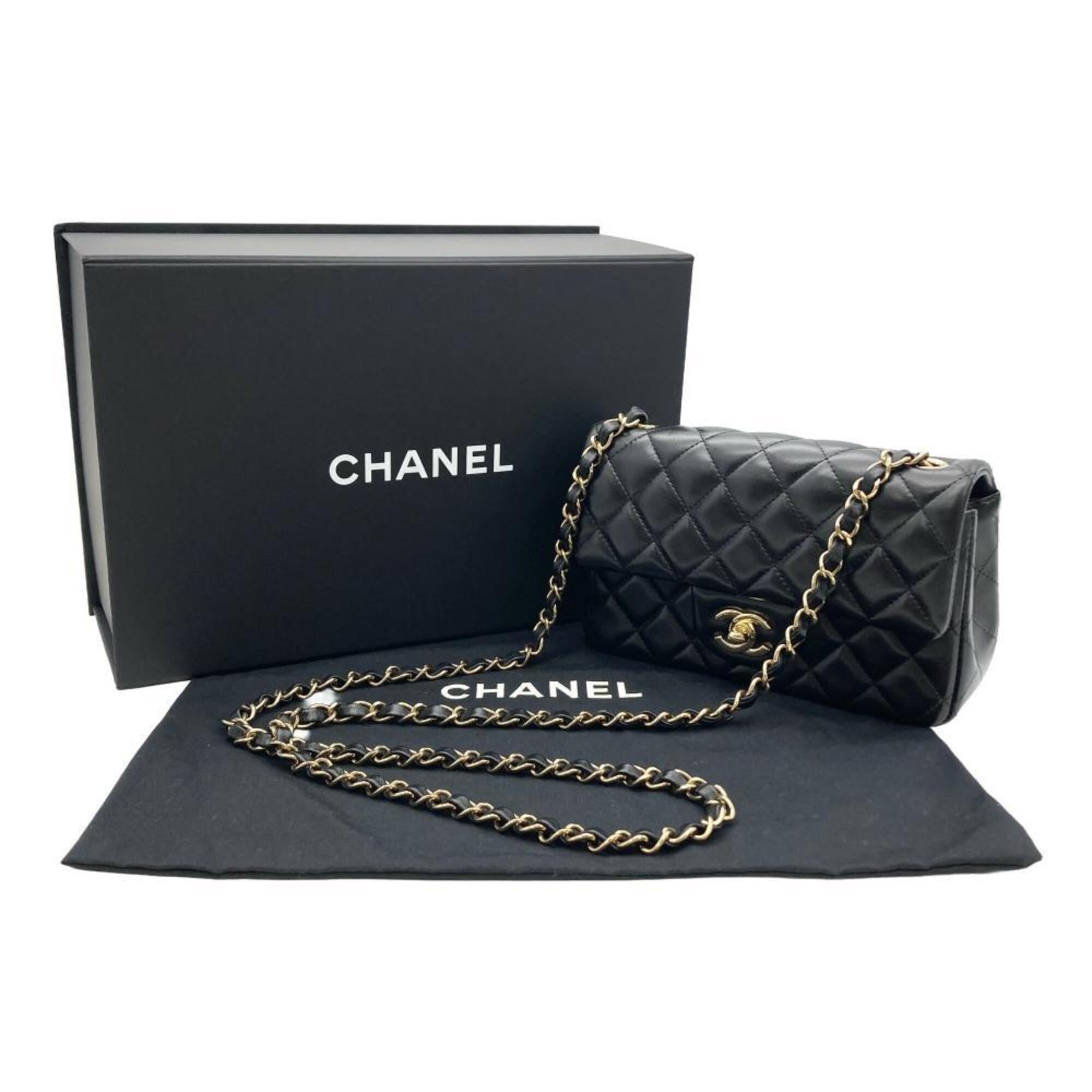 Chanel Black Leather Shoulder Bag (Pre-Owned)