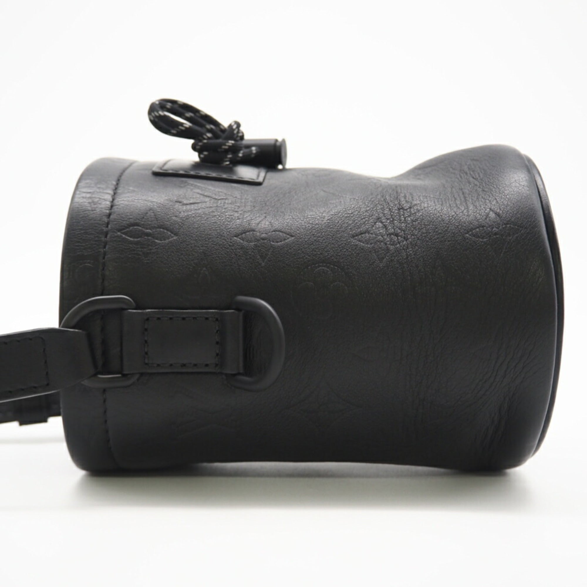 Louis Vuitton Black Leather Shoulder Bag (Pre-Owned)