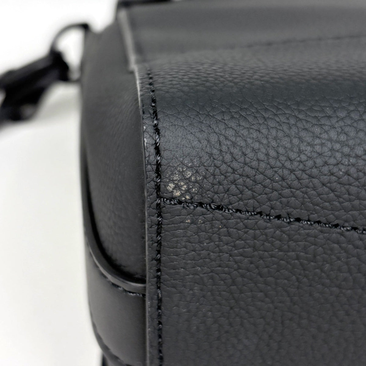 Louis Vuitton Black Noir Leather Shoulder Bag (Pre-Owned)