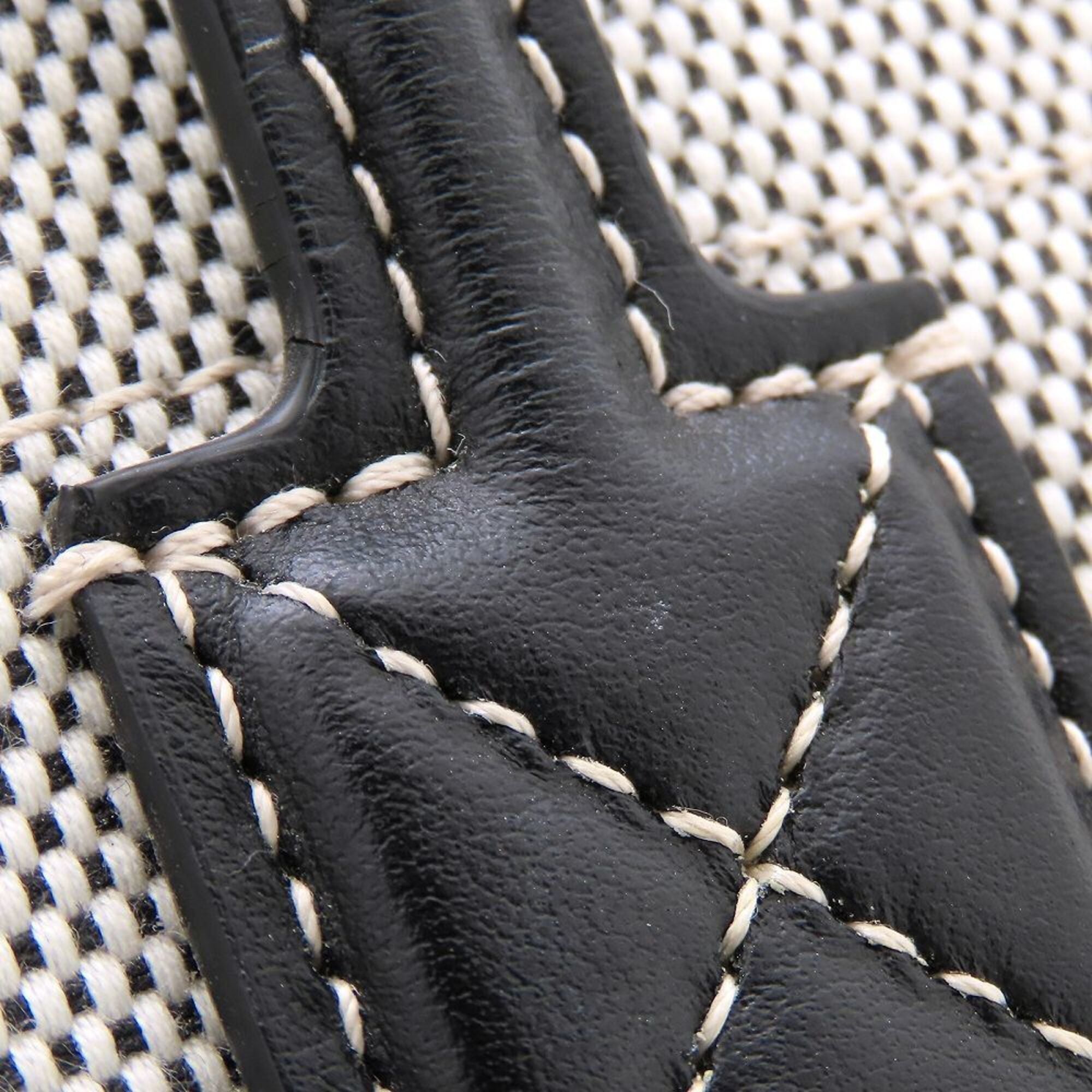 Burberry Black Canvas Leather Shoulder Bag (Pre-Owned)