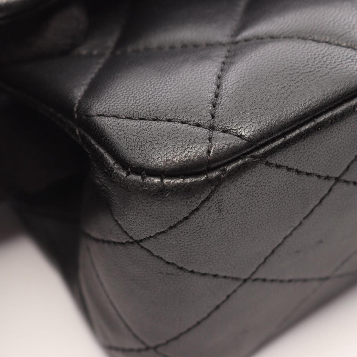 Chanel Black Leather Handbag Shoulder Bag (Pre-Owned)