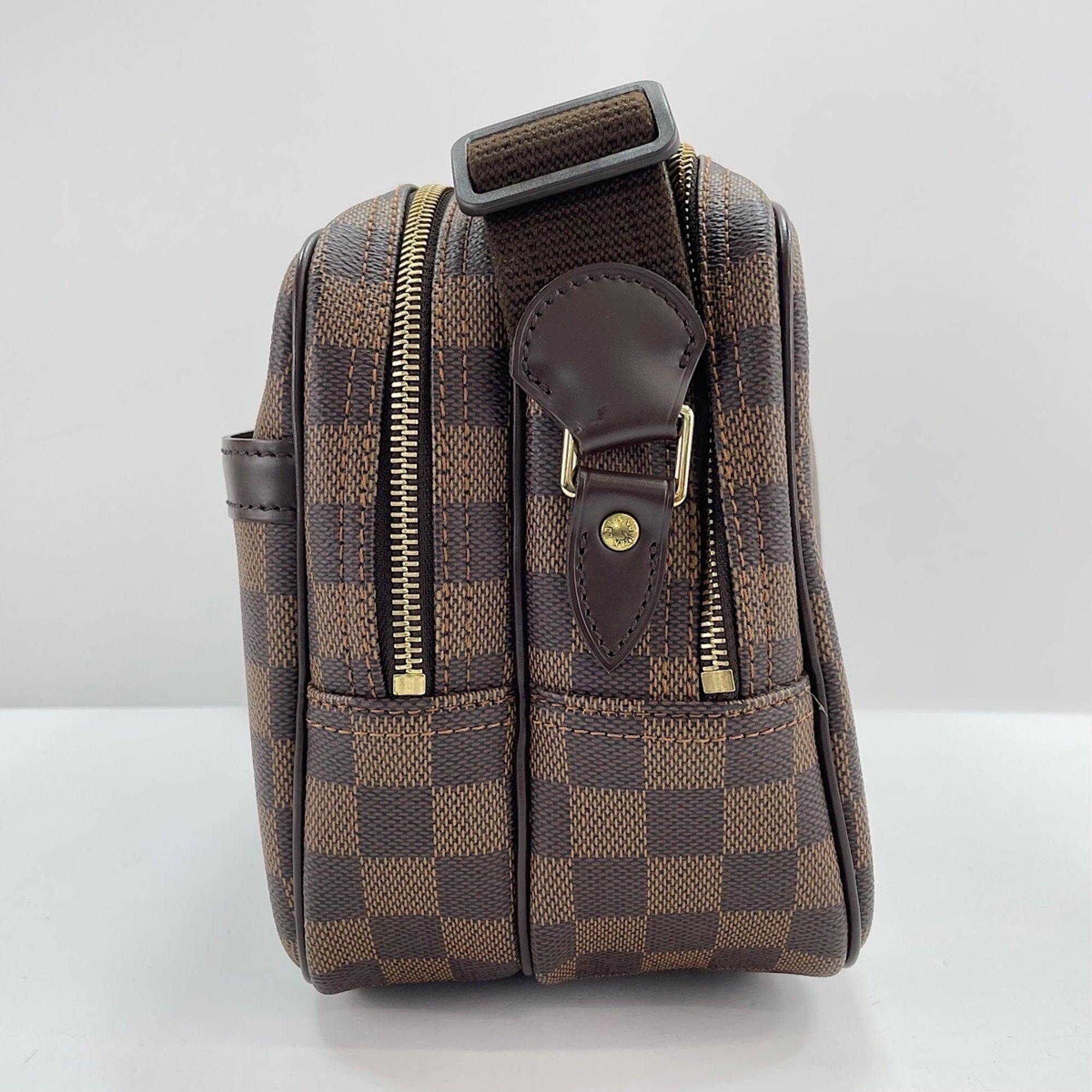 Louis Vuitton Brown Shoulder Bag (Pre-Owned)