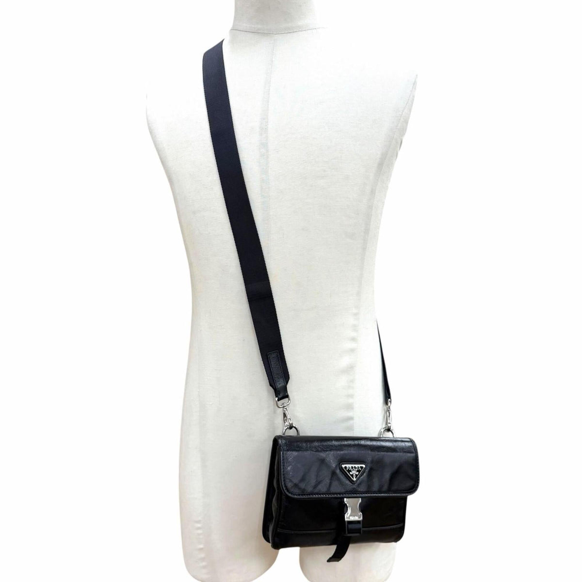 Prada Black Leather Shoulder Bag (Pre-Owned)