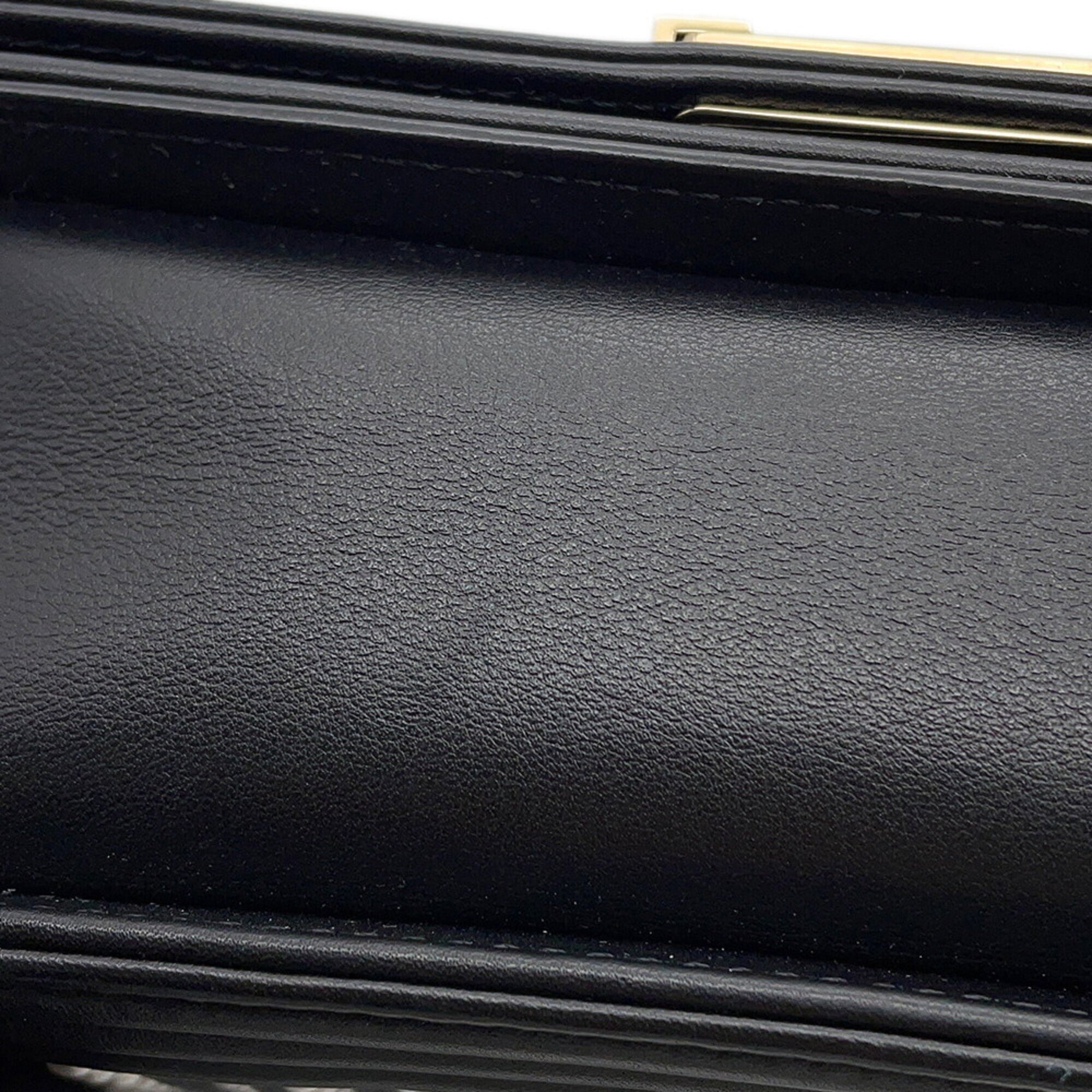 Chanel Matelasse Black Leather Shoulder Bag (Pre-Owned)
