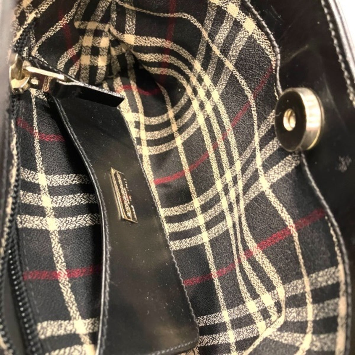 Burberry Black Leather Handbag (Pre-Owned)