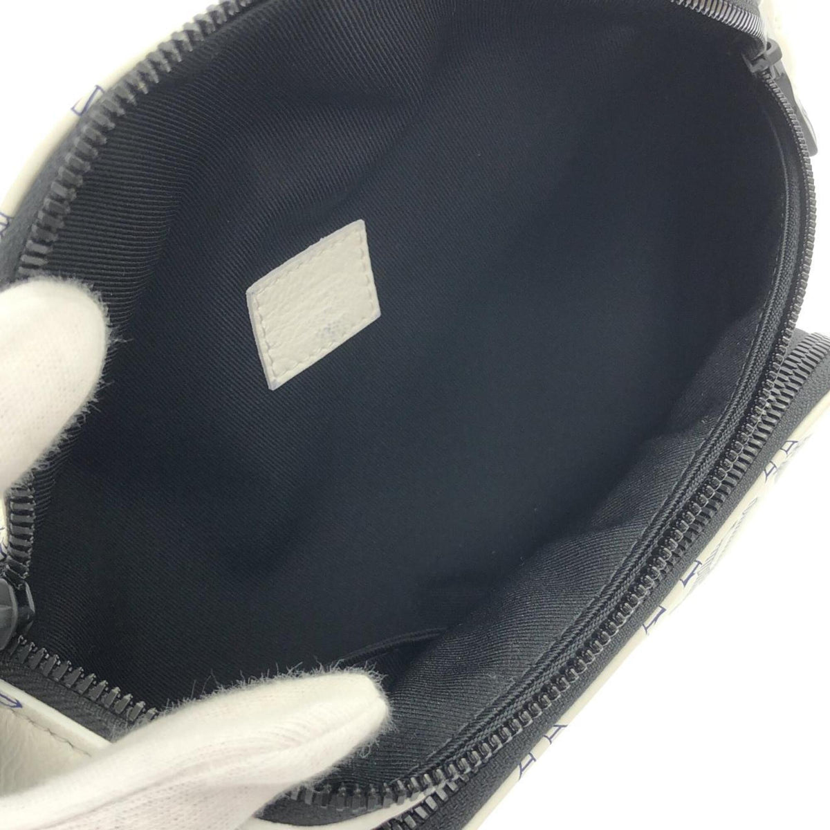 Louis Vuitton White Leather Shoulder Bag (Pre-Owned)