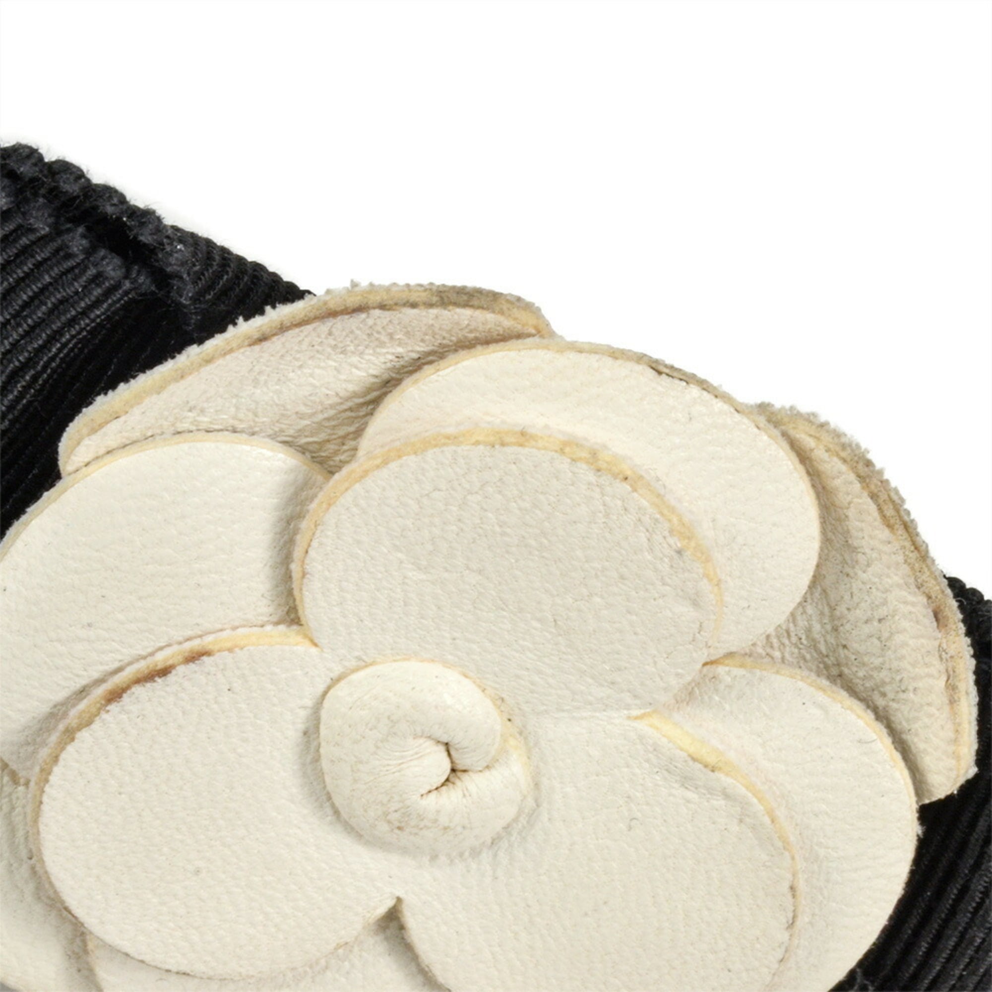 Chanel Matelasse Black Leather Shoulder Bag (Pre-Owned)