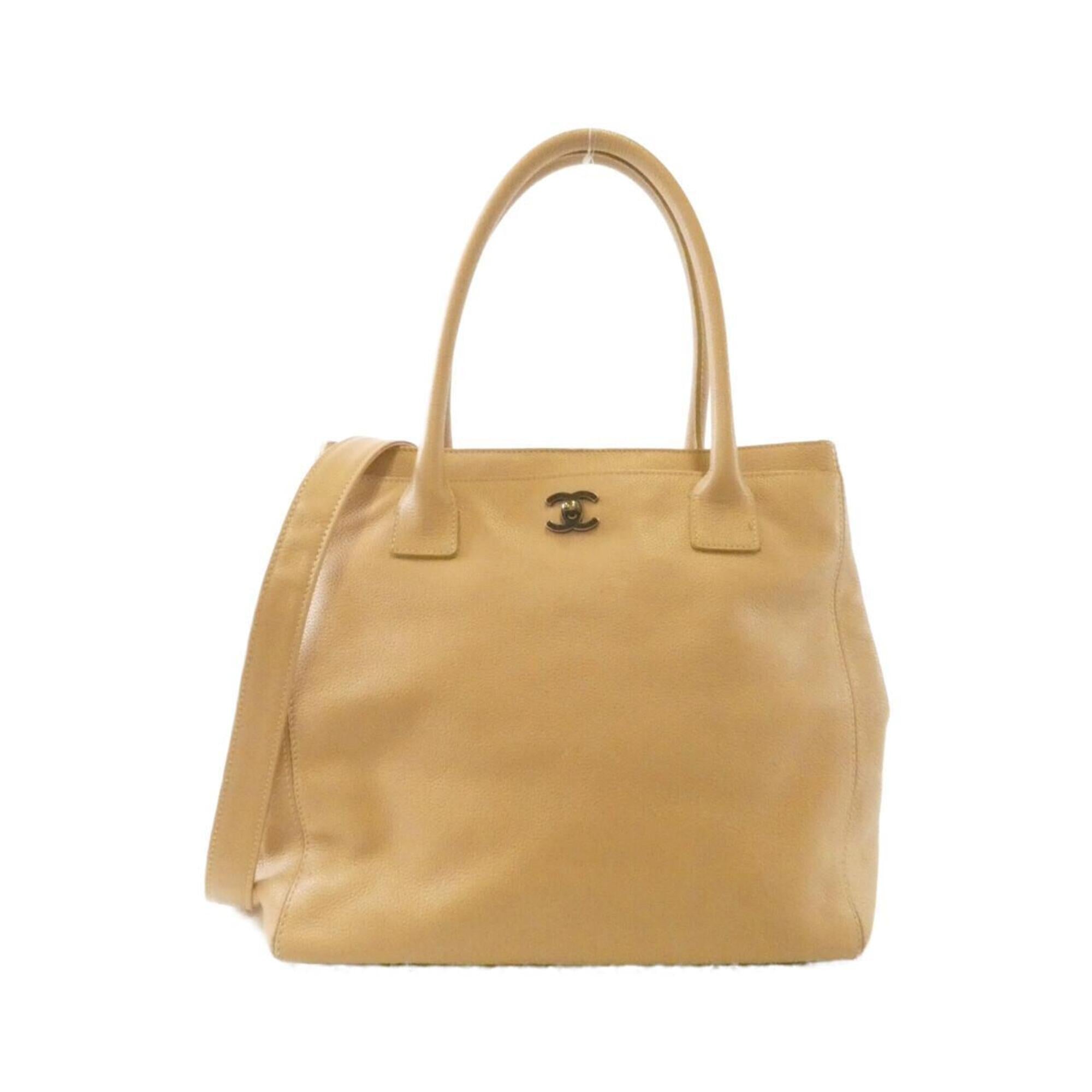 Chanel Beige Leather Shoulder Bag (Pre-Owned)