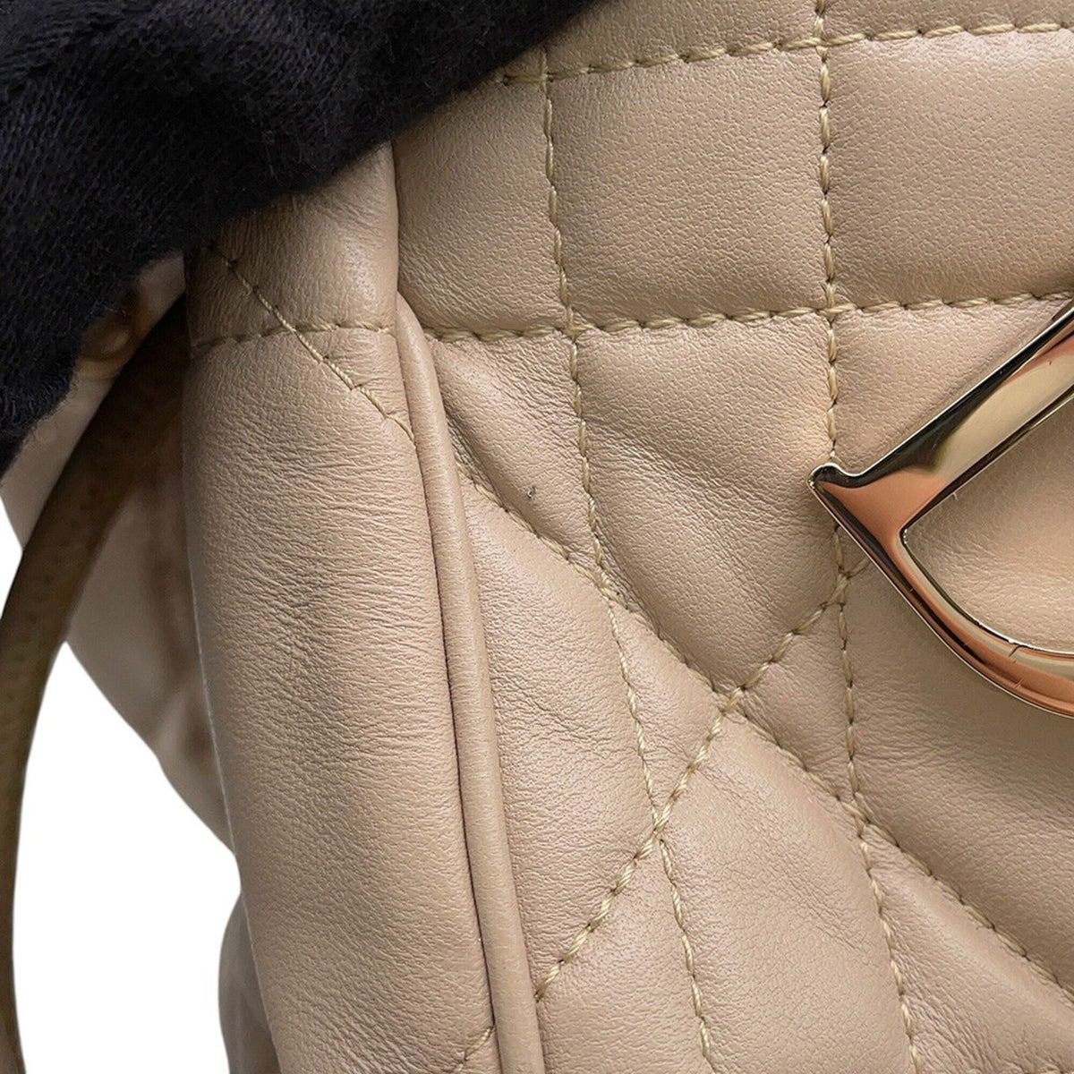 Christian Dior Beige Leather Shoulder Bag (Pre-Owned)