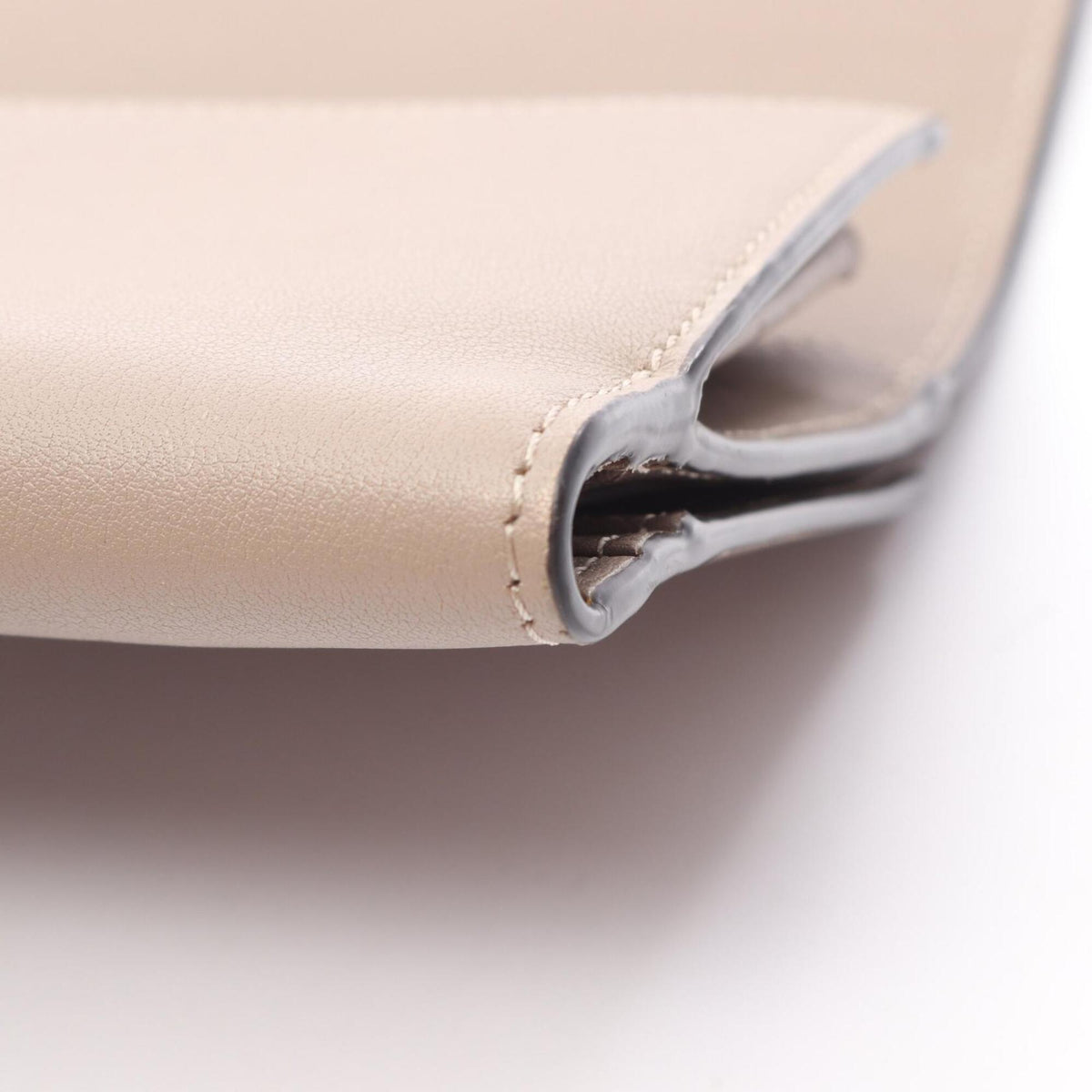 Fendi Beige Leather Long Wallet (Bi-Fold) (Pre-Owned)
