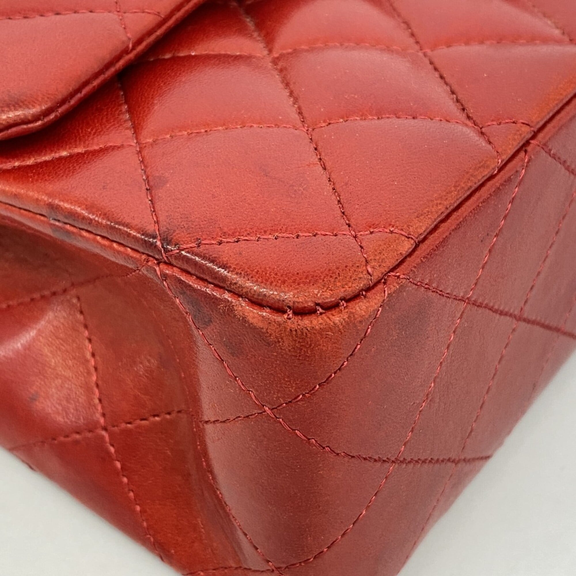 Chanel Red Color Leather Shoulder Bag (Pre-Owned)