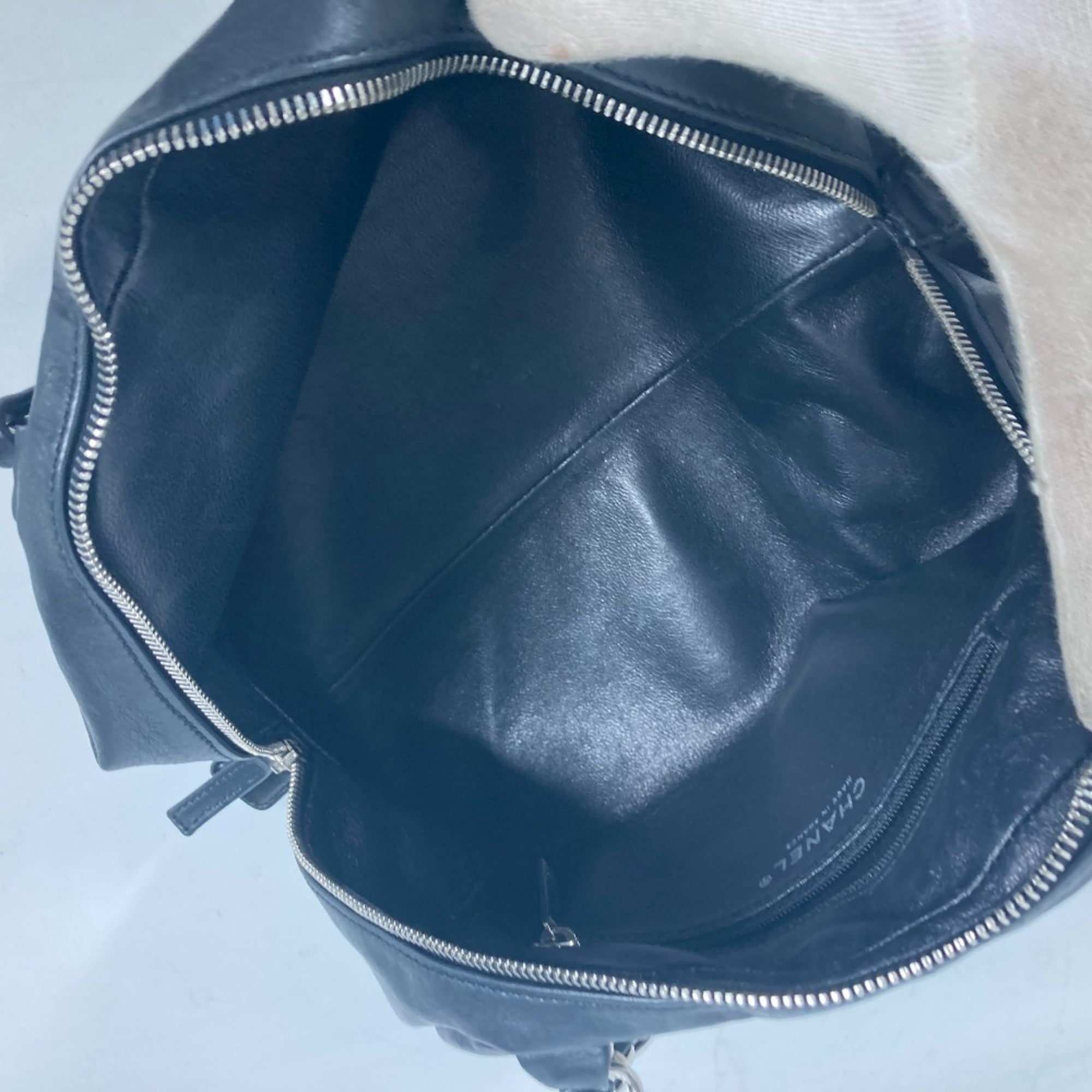 Chanel Black White Leather Boston Bag Shoulder Bag (Pre-Owned)