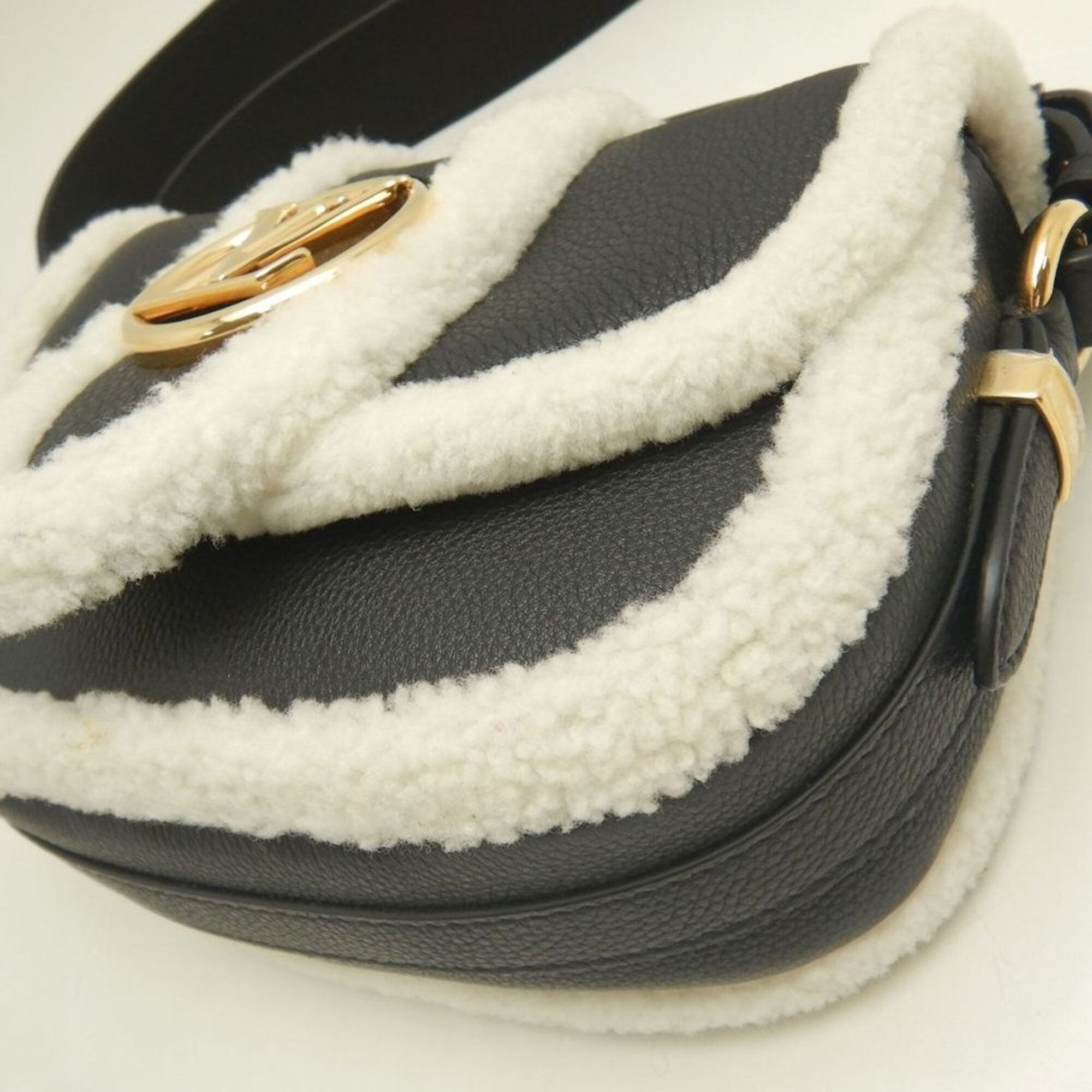 Louis Vuitton Noir White Wool Leather Shoulder Bag (Pre-Owned)