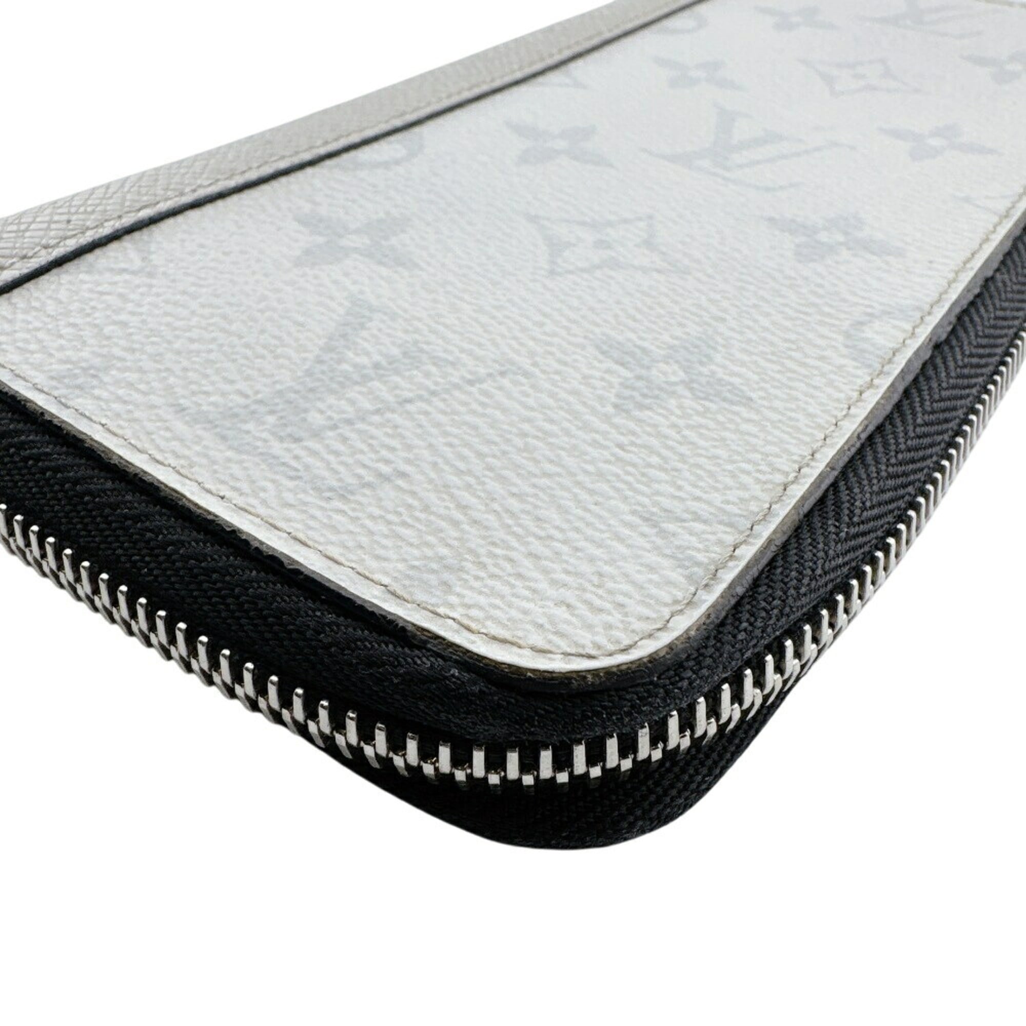 Louis Vuitton Taigarama Beige Leather Long Wallet (Bi-Fold) (Pre-Owned)