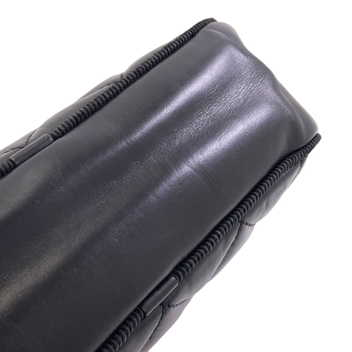 Chanel Black Leather Shoulder Bag (Pre-Owned)