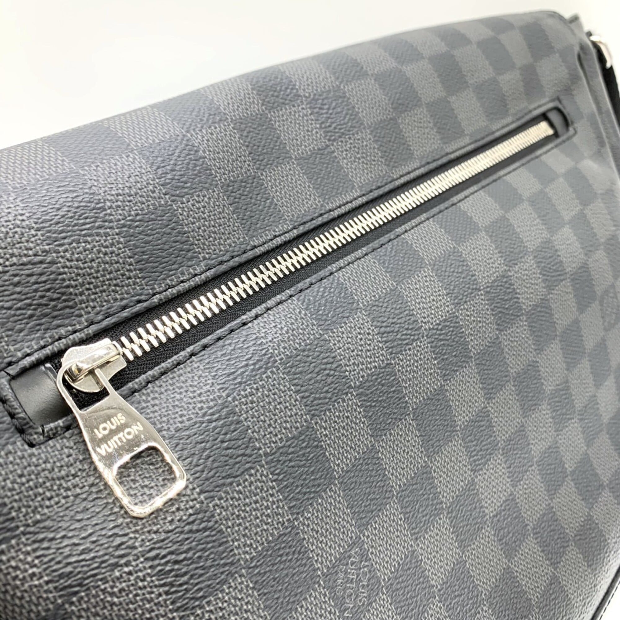 Louis Vuitton Black Damier Graphite Canvas Messenger Bag Shoulder Bag (Pre-Owned)