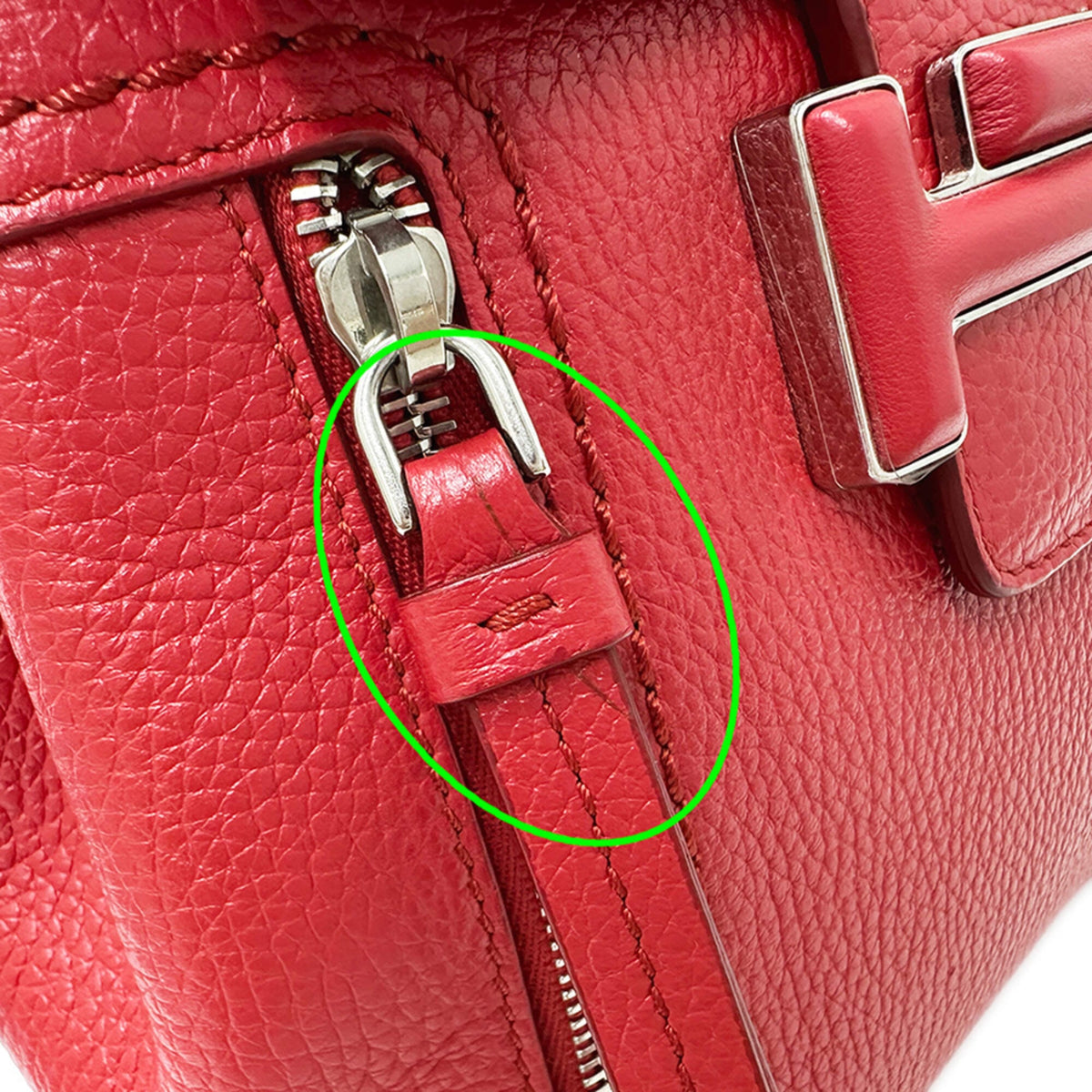 Tod's Red Color Leather Handbag Shoulder Bag (Pre-Owned)