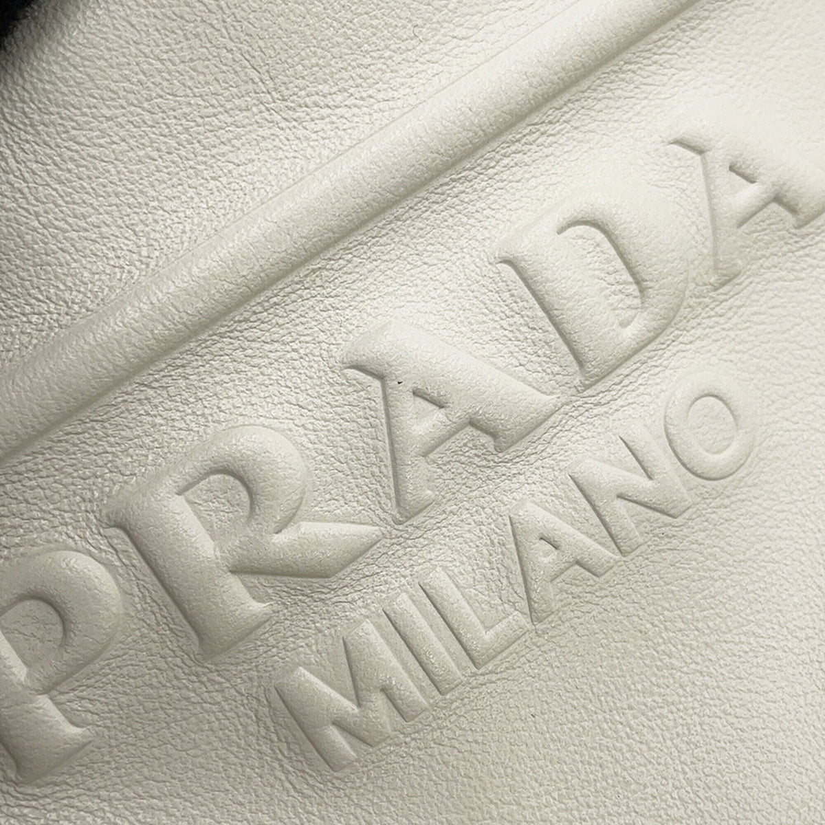 Prada White Leather Shoulder Bag (Pre-Owned)