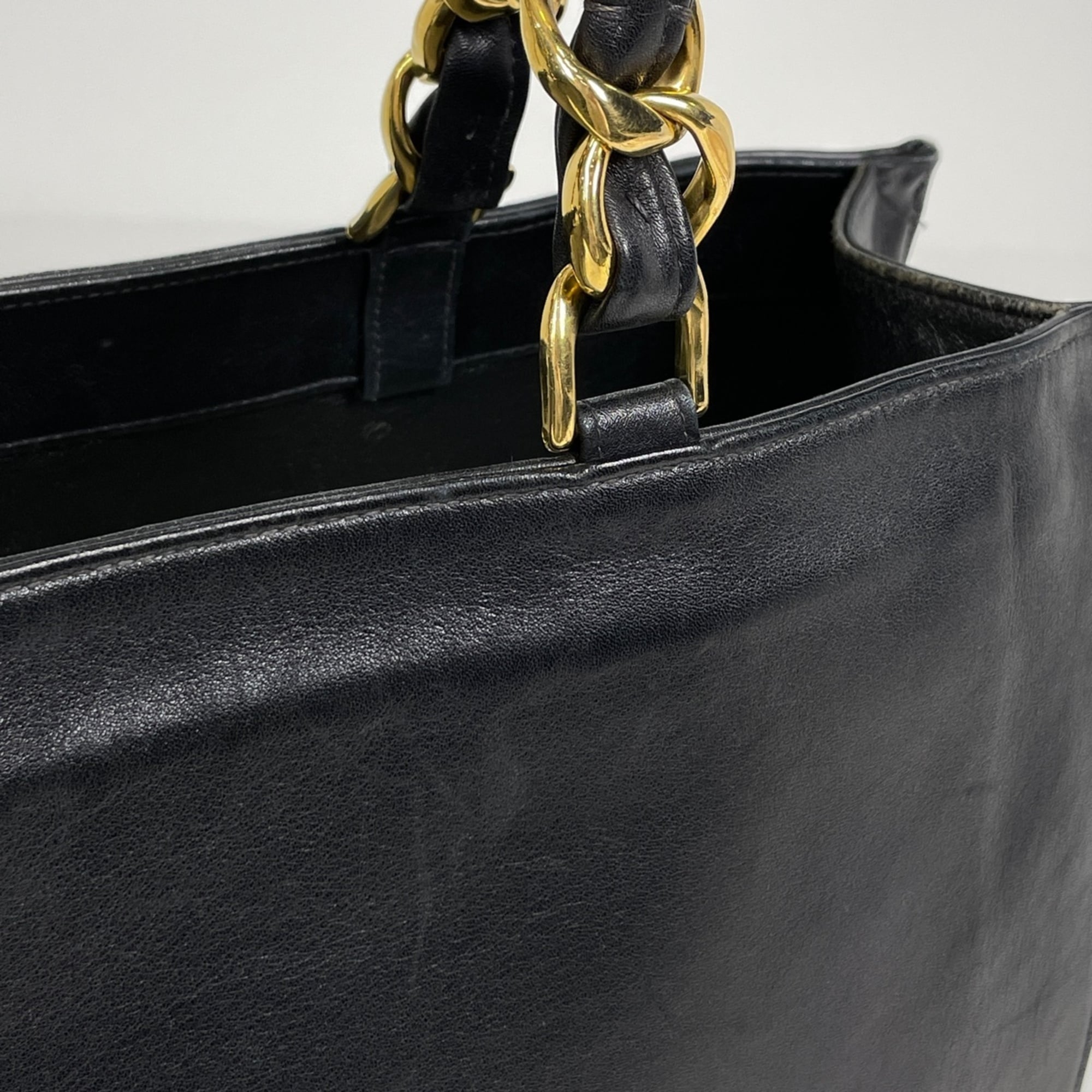 Chanel Black Leather Tote Bag (Pre-Owned)