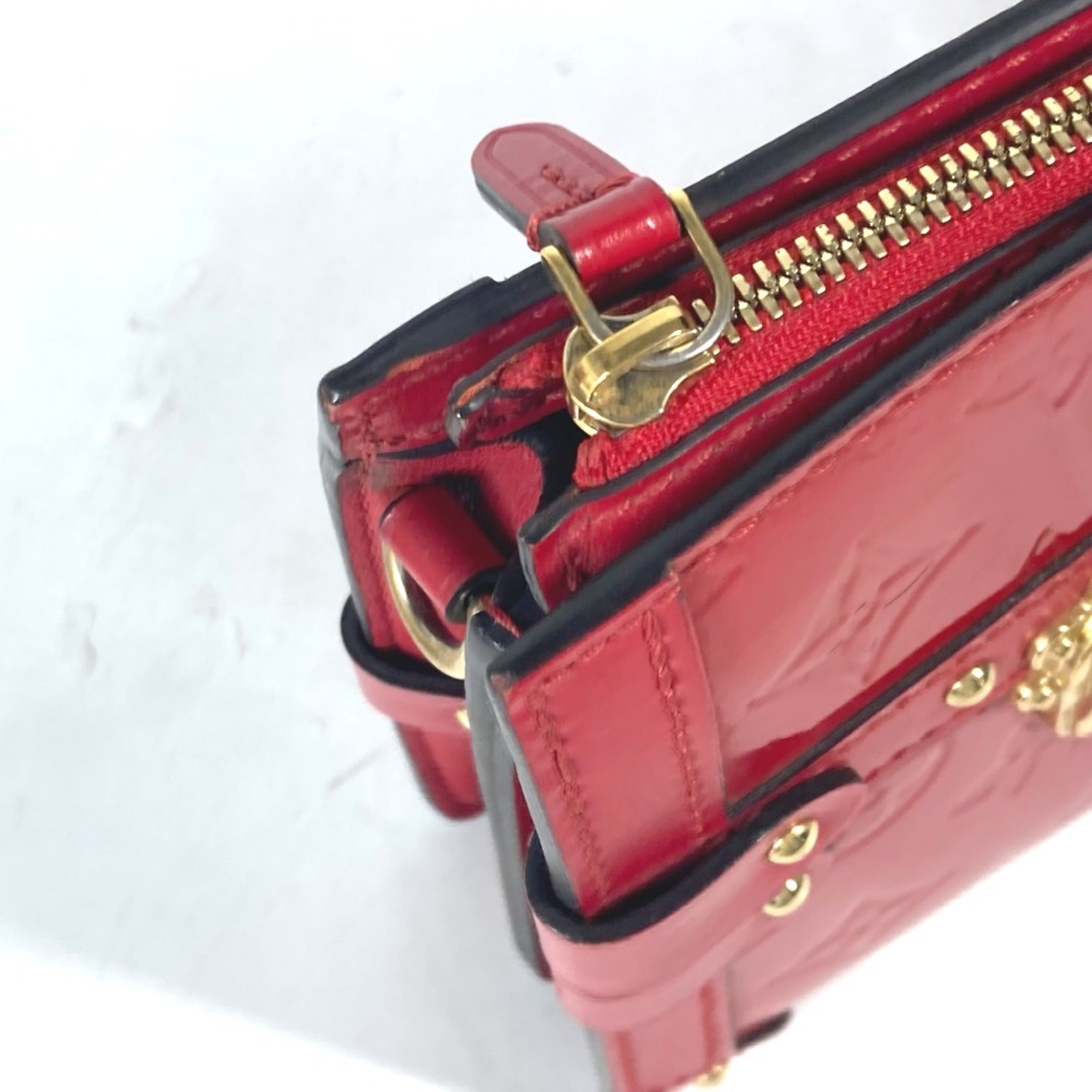 Louis Vuitton Cerise Red Color Monogram Vernis Clutch Bag Shoulder Bag (Pre-Owned)