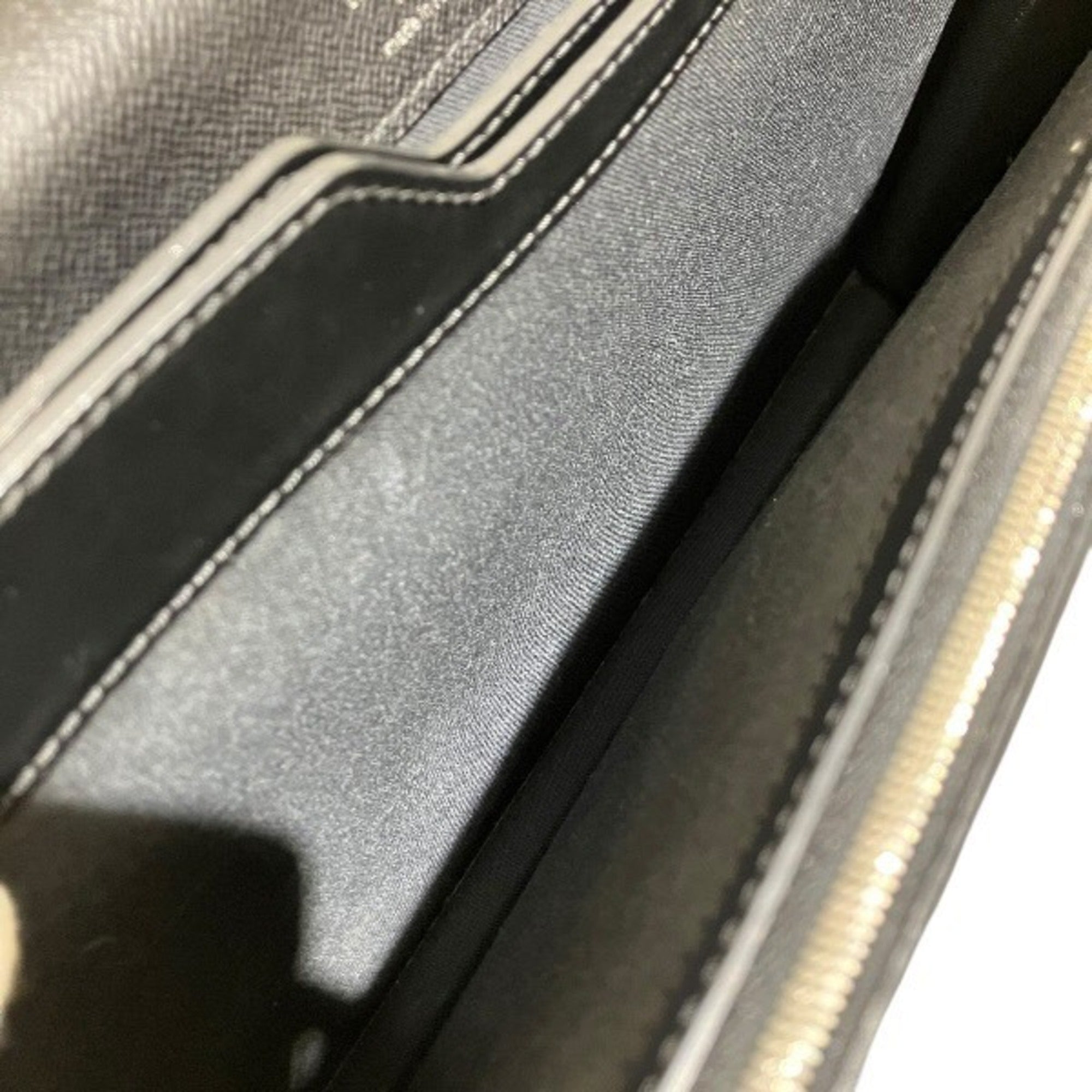 Louis Vuitton Black Leather Handbag (Pre-Owned)