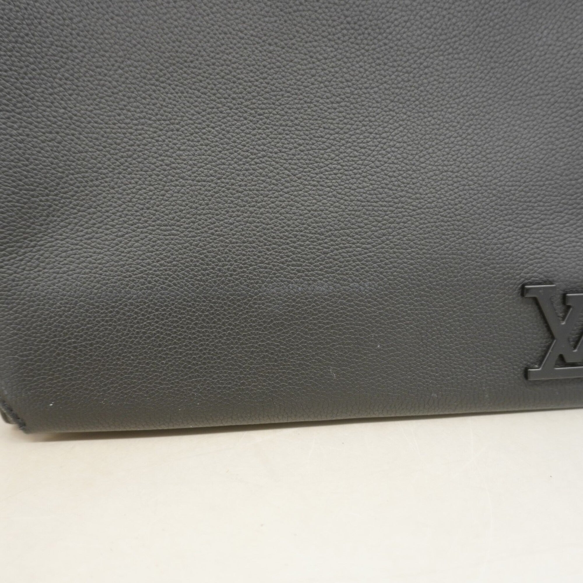 Louis Vuitton Black Shoulder Bag (Pre-Owned)