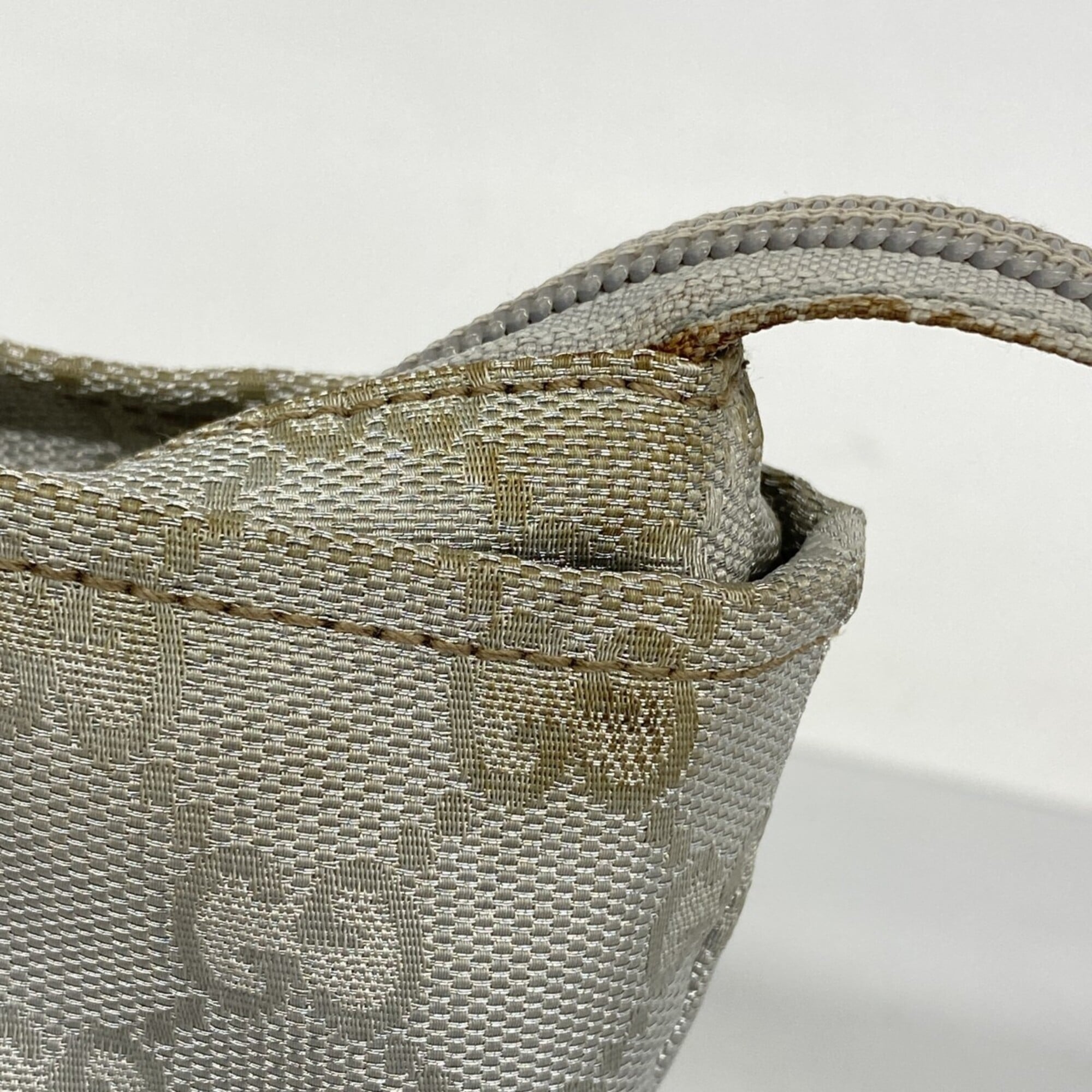 Gucci Silver Nylon Canvas Handbag (Pre-Owned)