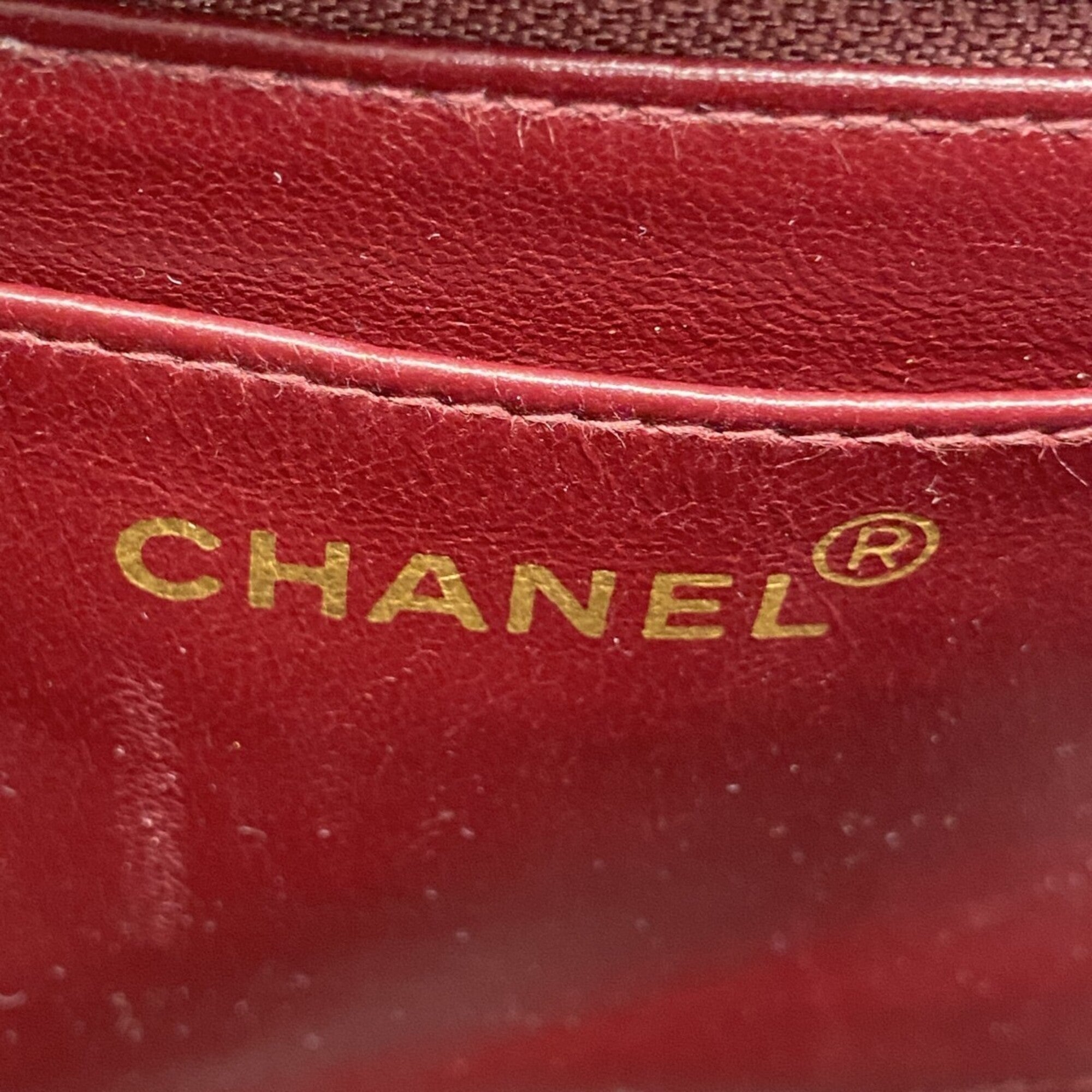 Chanel Black Leather Shoulder Bag (Pre-Owned)