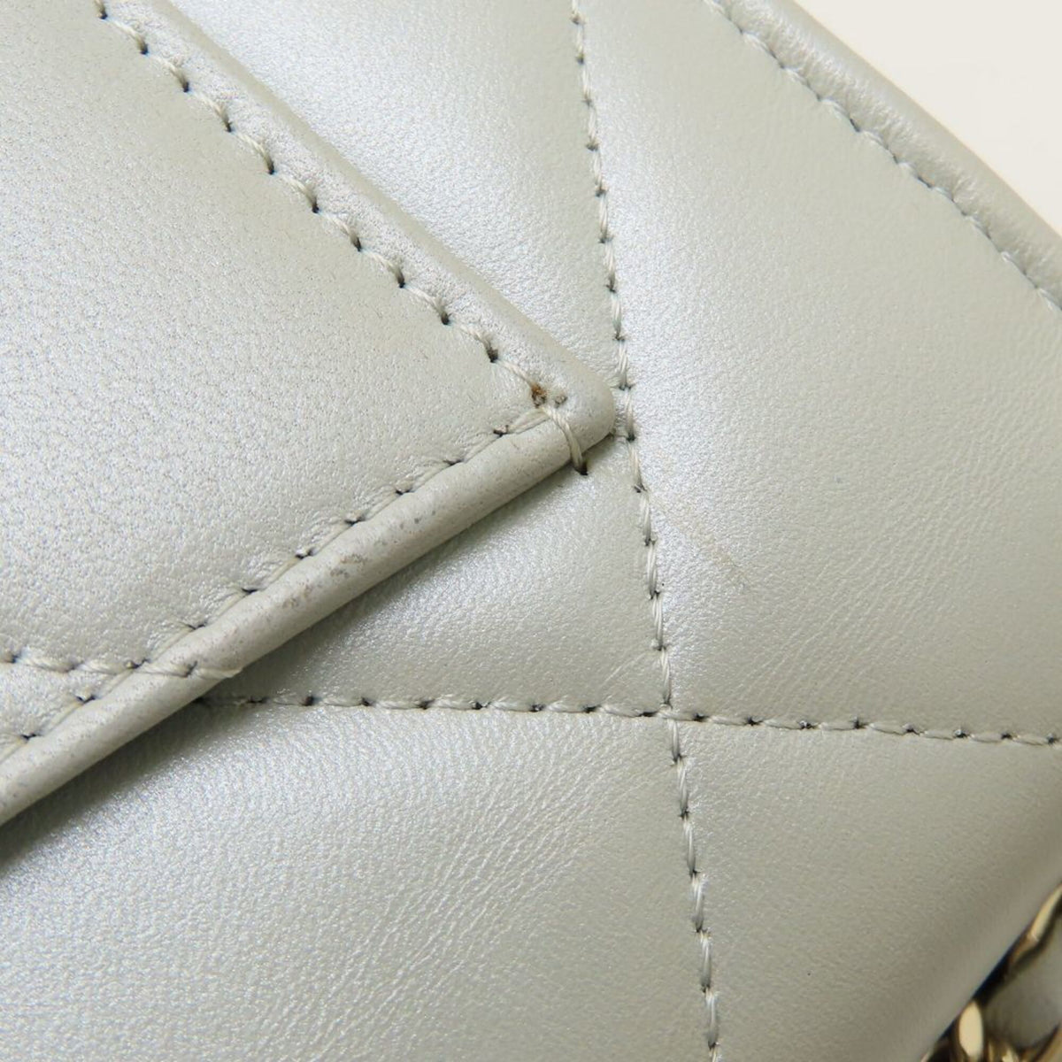 Chanel Light Gray Shoulder Bag (Pre-Owned)