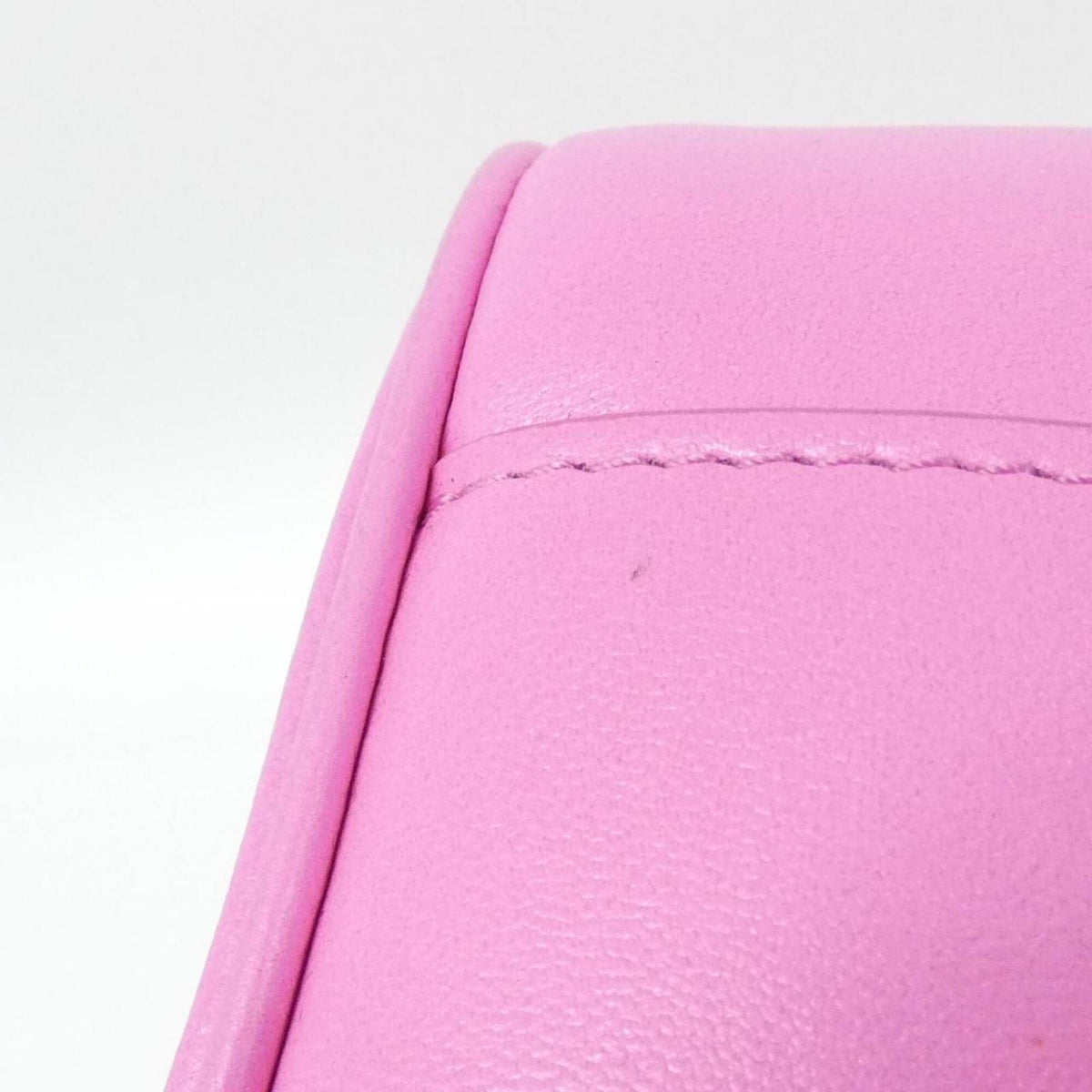 Louis Vuitton Rose Leather Pouch Shoulder Bag (Pre-Owned)