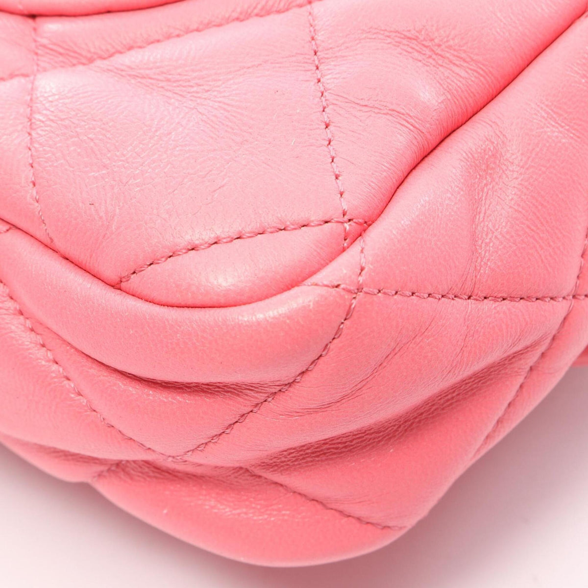 Chanel Pink Leather Handbag Shoulder Bag (Pre-Owned)