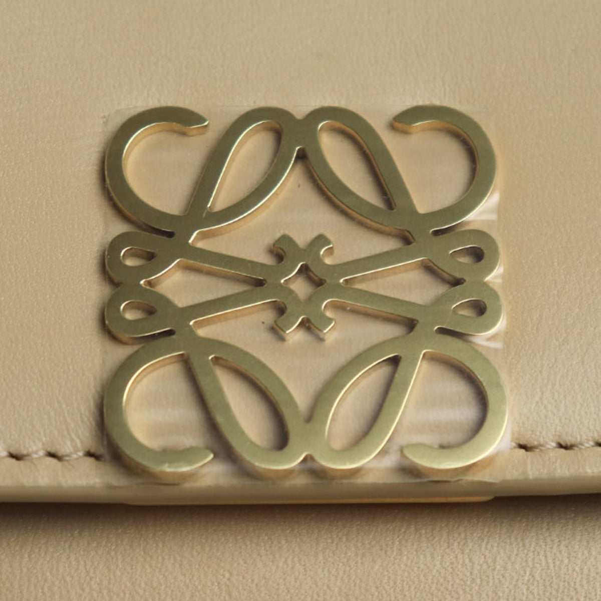 Loewe Beige Leather Clutch Bag (Pre-Owned)