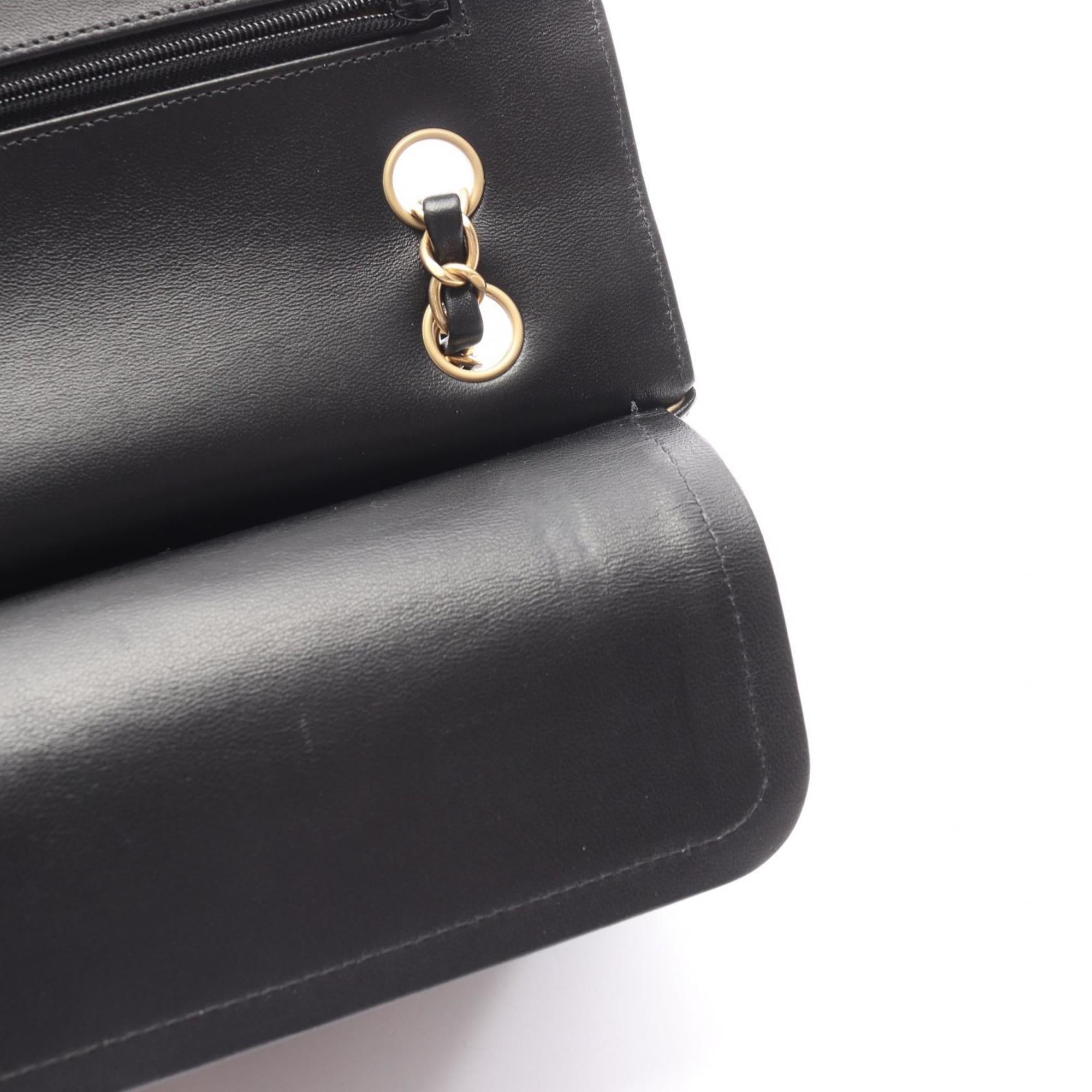 Chanel Black Leather Handbag Shoulder Bag (Pre-Owned)