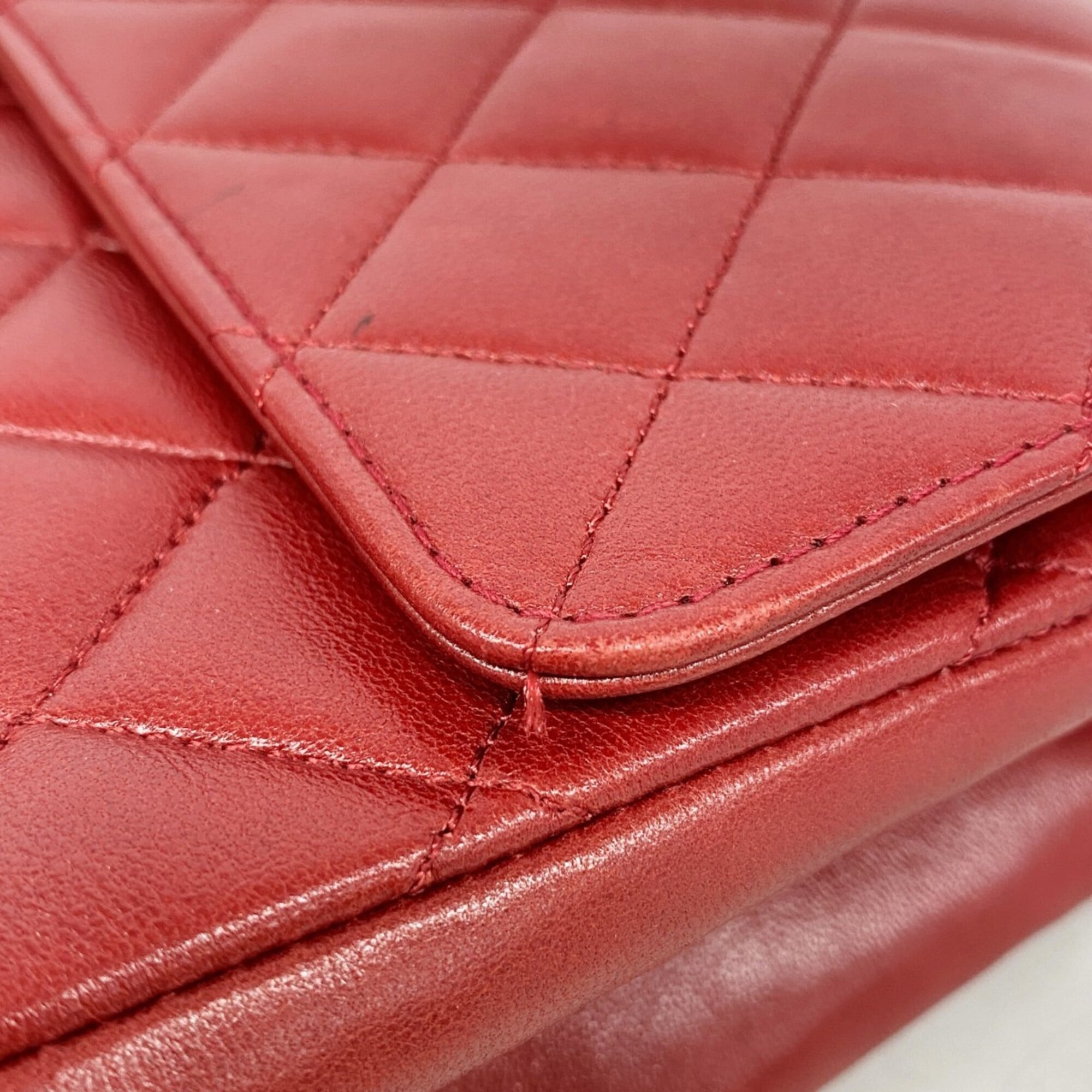 Chanel Red Color Leather Shoulder Bag (Pre-Owned)
