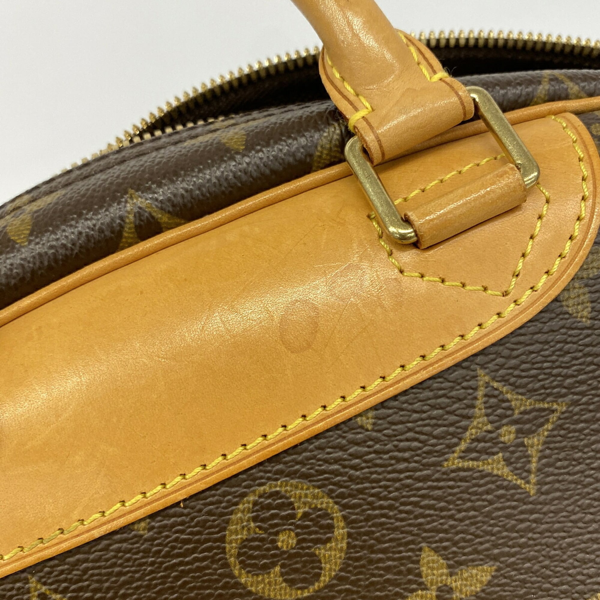 Louis Vuitton Brown Handbag (Pre-Owned)