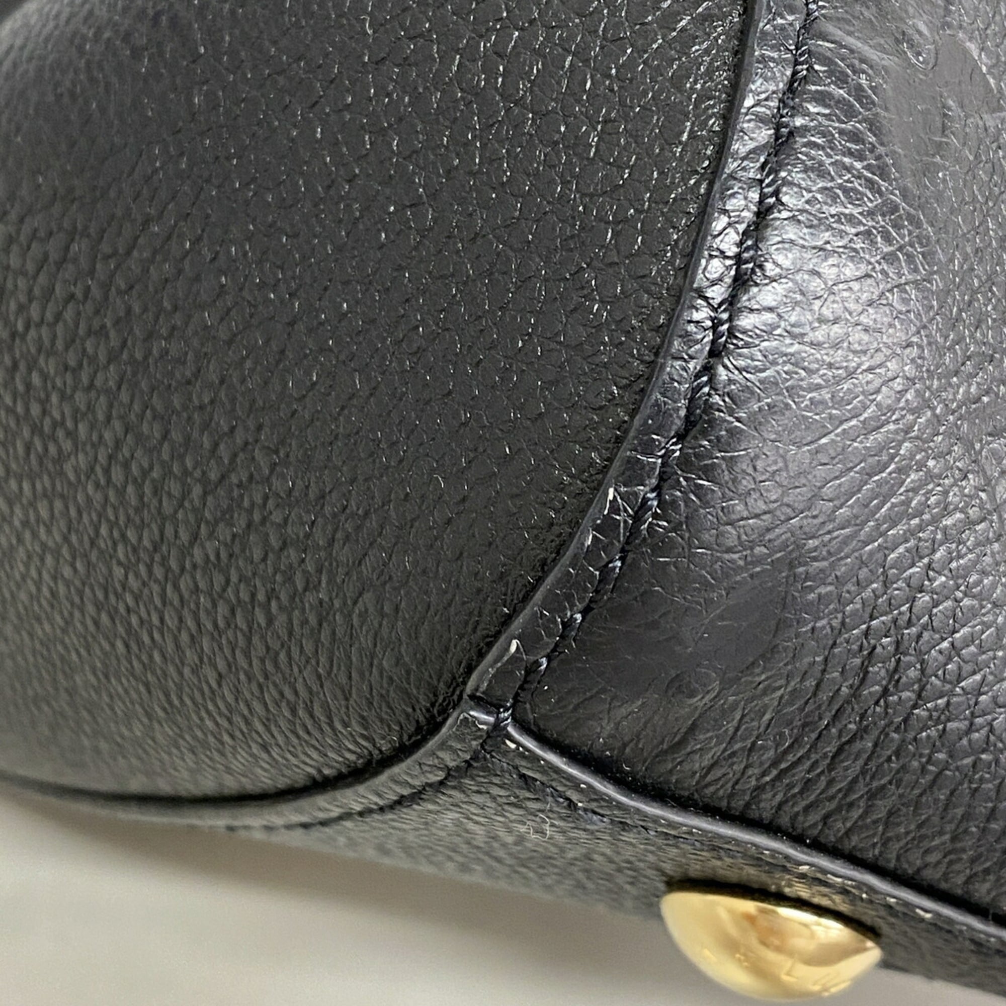 Louis Vuitton Noir Handbag (Pre-Owned)