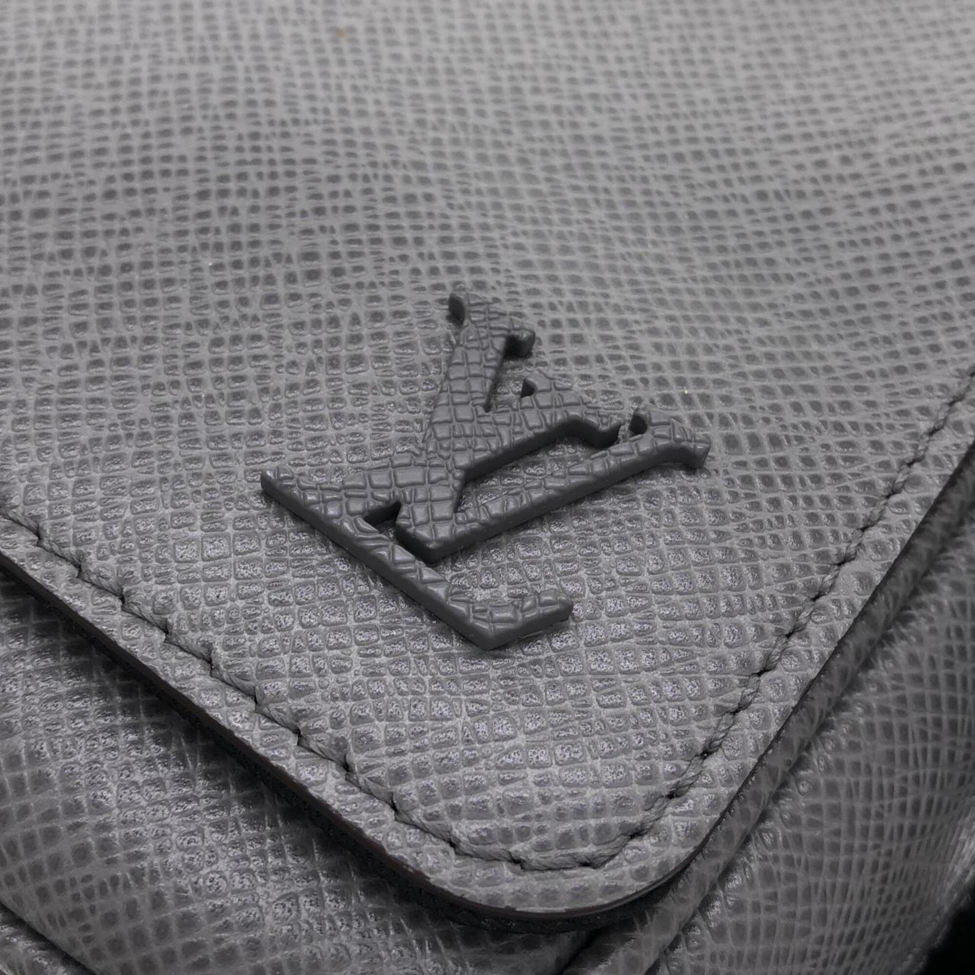 Louis Vuitton Taiga Glacier Leather Shoulder Bag (Pre-Owned)