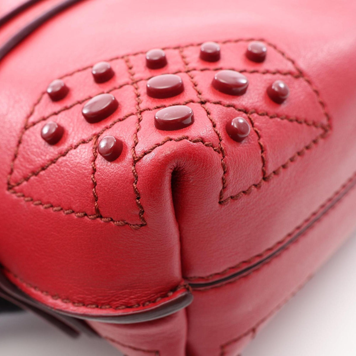 Tod's Red Color Leather Handbag (Pre-Owned)