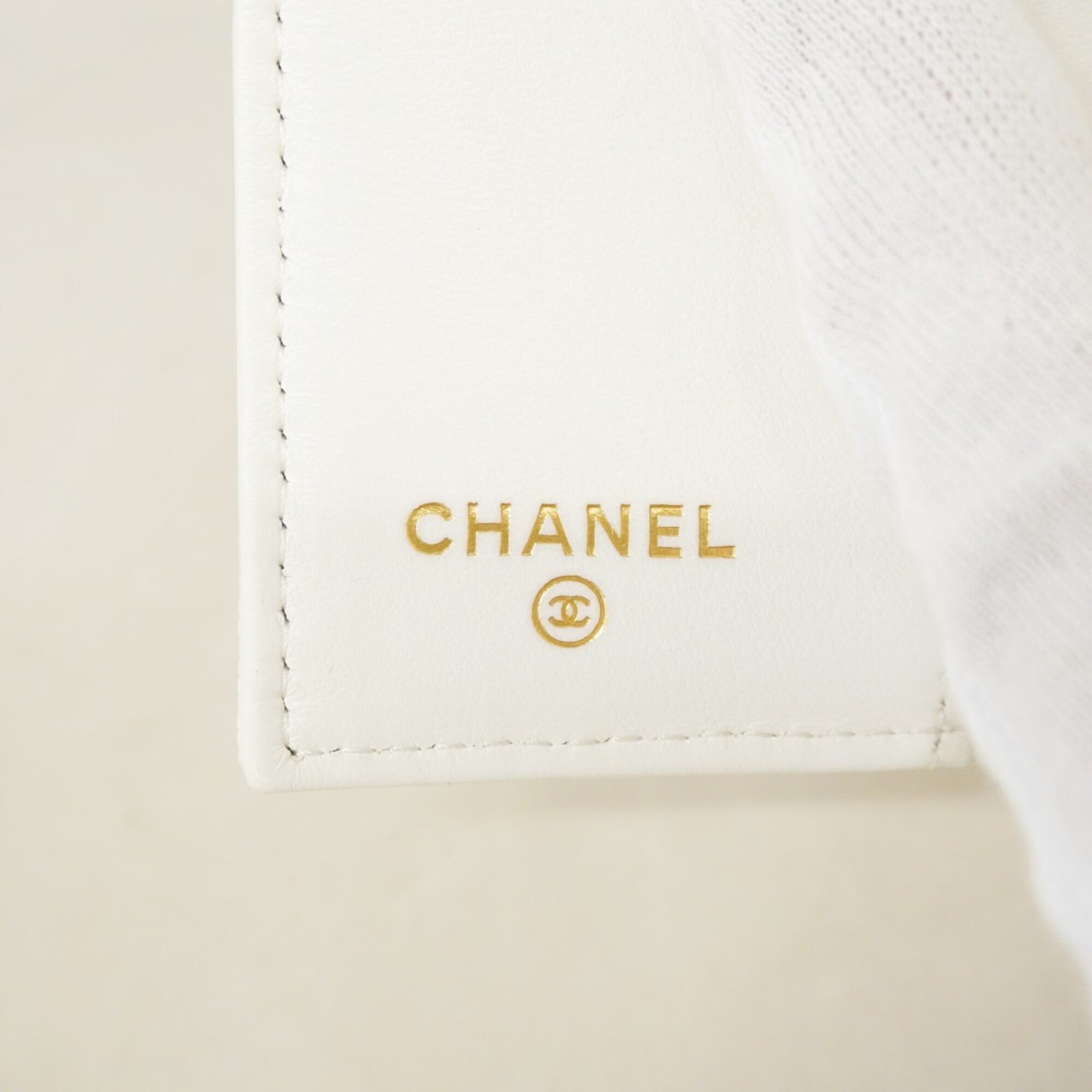 Chanel White Grained Calfskin Wallet (Tri-Fold) (Pre-Owned)
