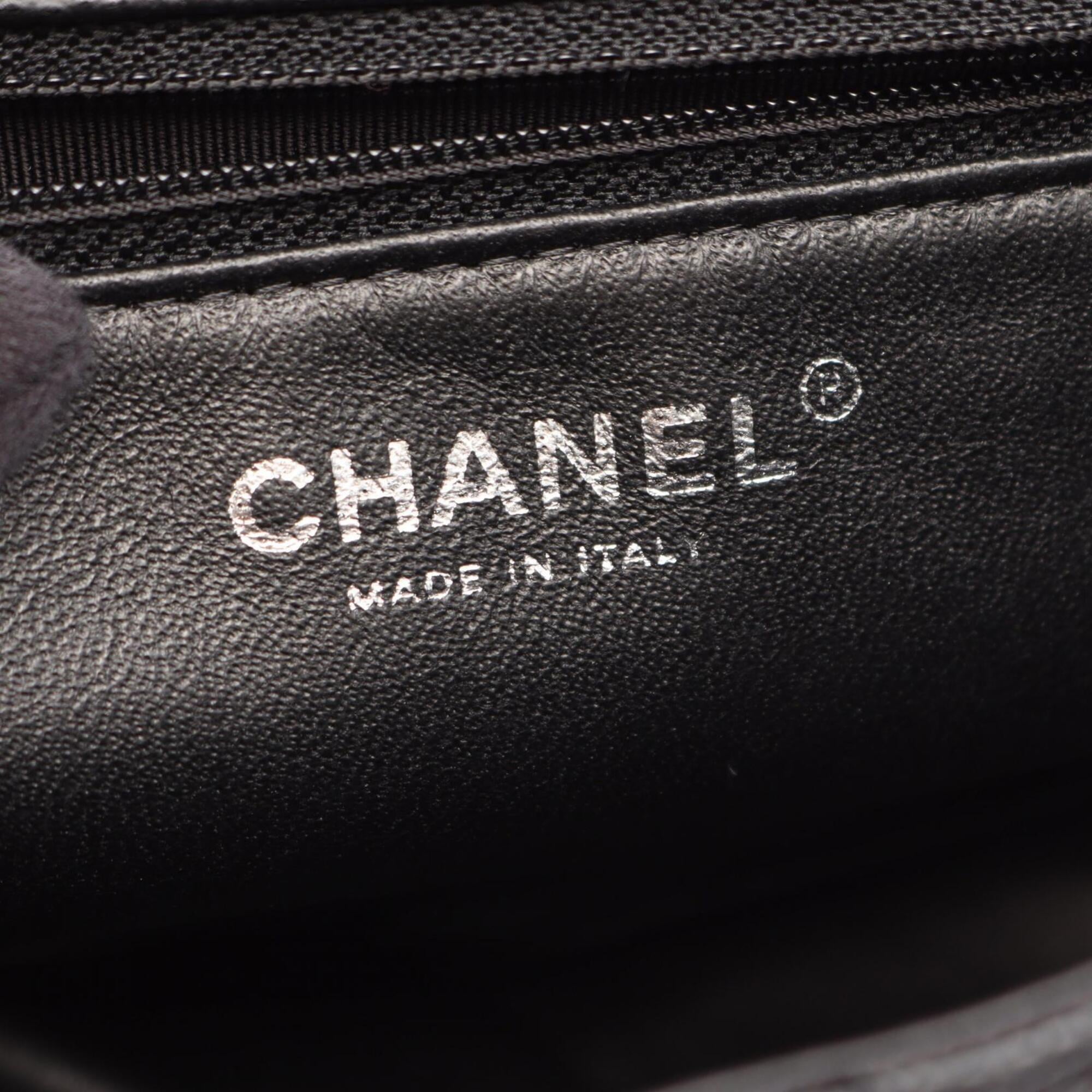Chanel Black Grained Calfskin Handbag (Pre-Owned)