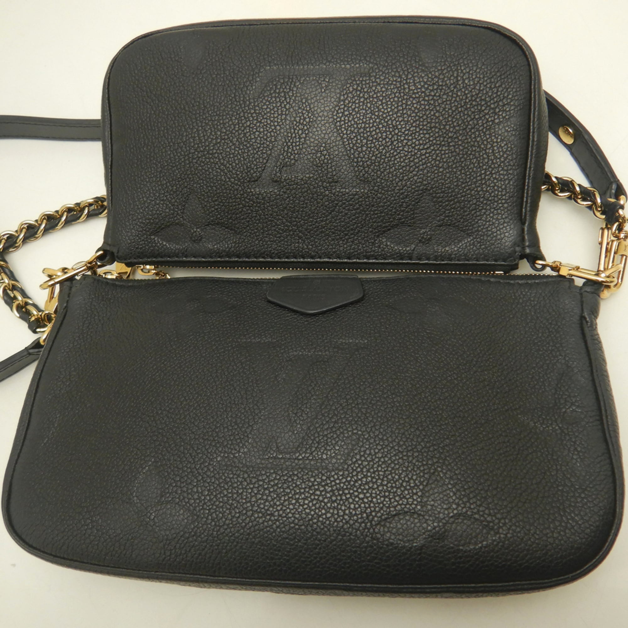 Louis Vuitton Noir Leather Pochette Pouch Shoulder Bag (Pre-Owned)