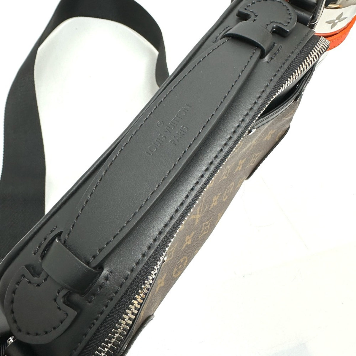 Louis Vuitton Brown Leather Shoulder Bag (Pre-Owned)