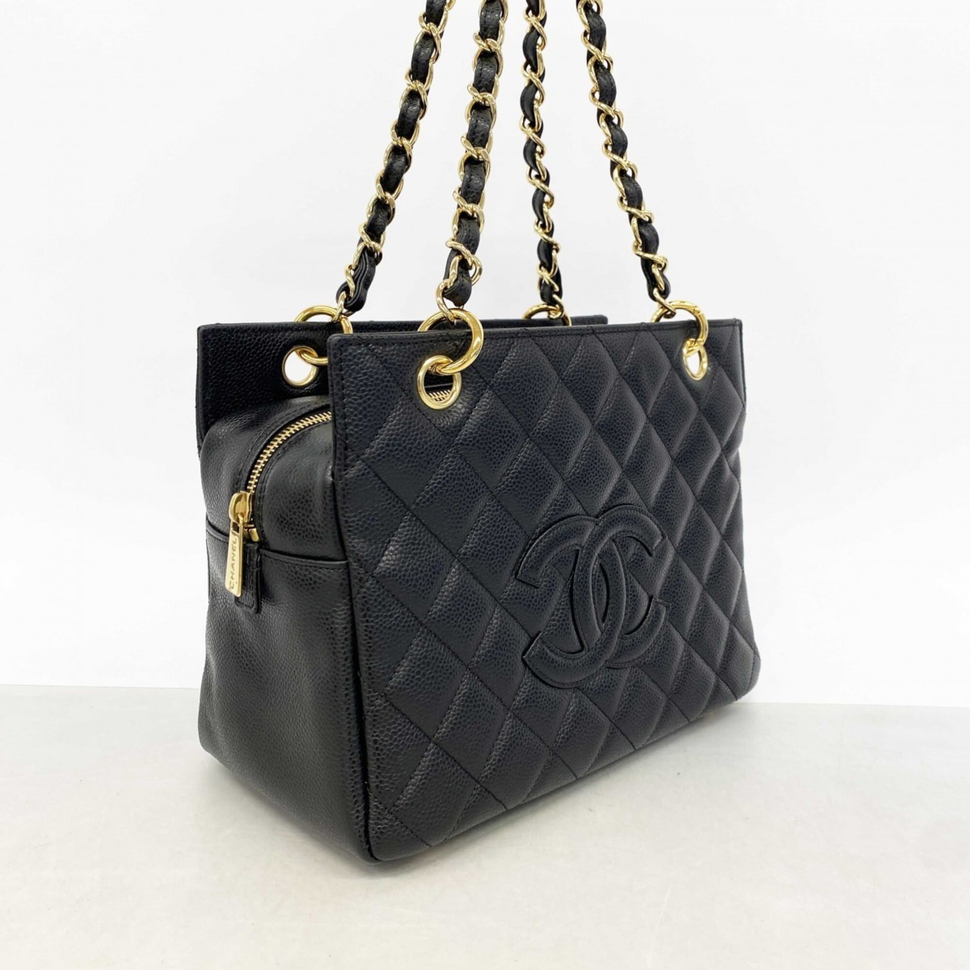 Chanel Black Grained Calfskin Handbag (Pre-Owned)