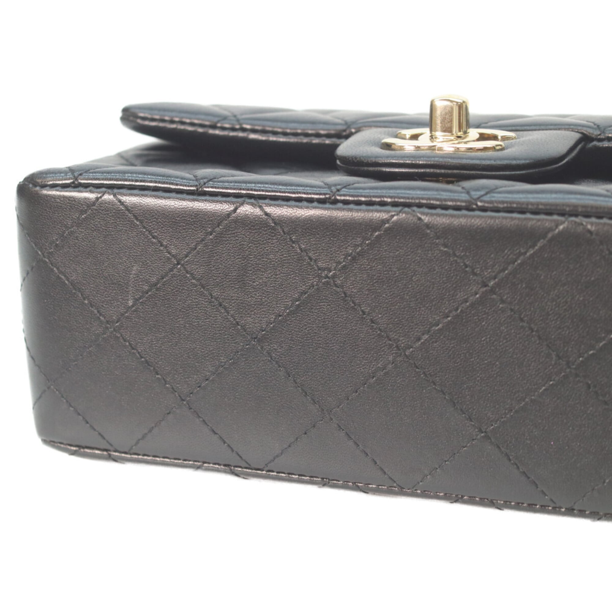 Chanel Black Leather Shoulder Bag (Pre-Owned)