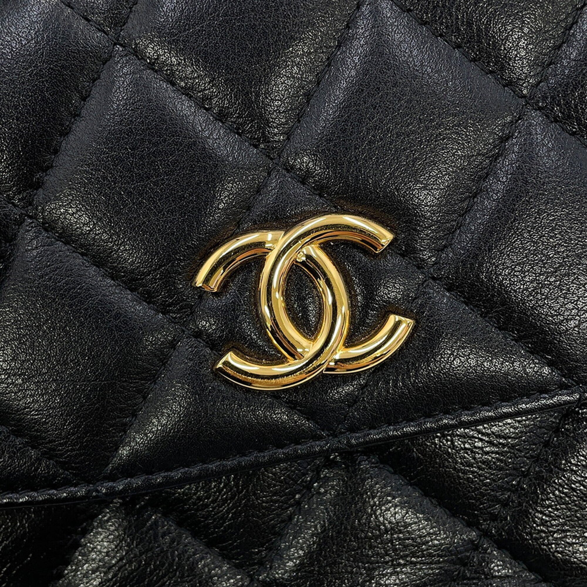 Chanel Black Leather Shoulder Bag (Pre-Owned)