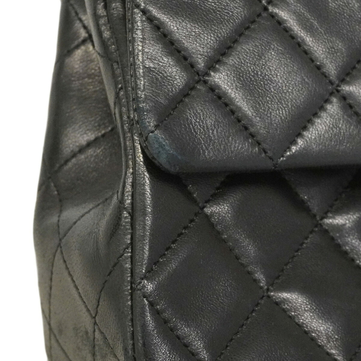 Chanel Black Leather Shoulder Bag (Pre-Owned)